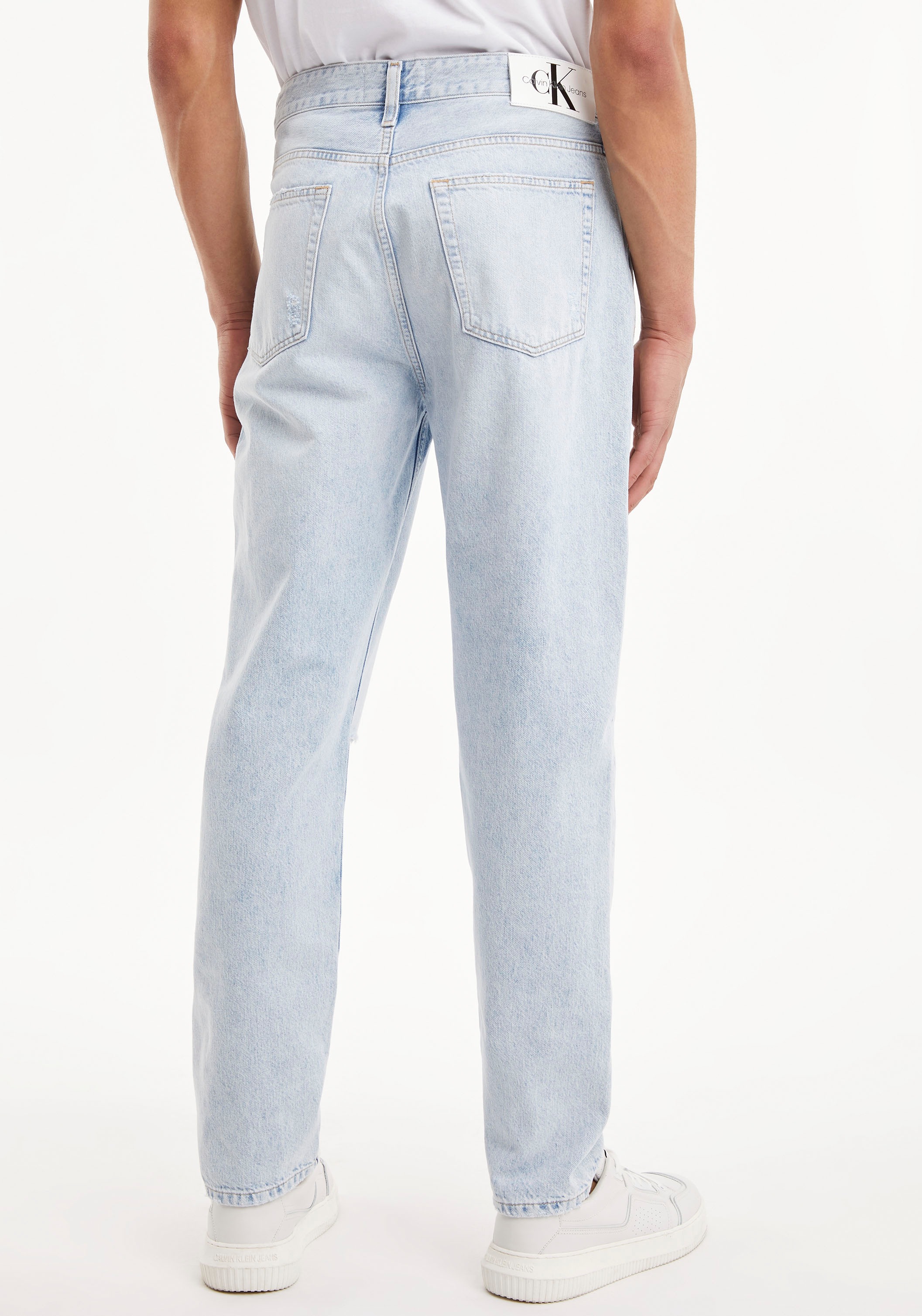 ♕ Calvin TAPER«, Tapered-fit-Jeans auf Klein Jeans Calvin versandkostenfrei »REGULAR mit Leder-Badge Klein