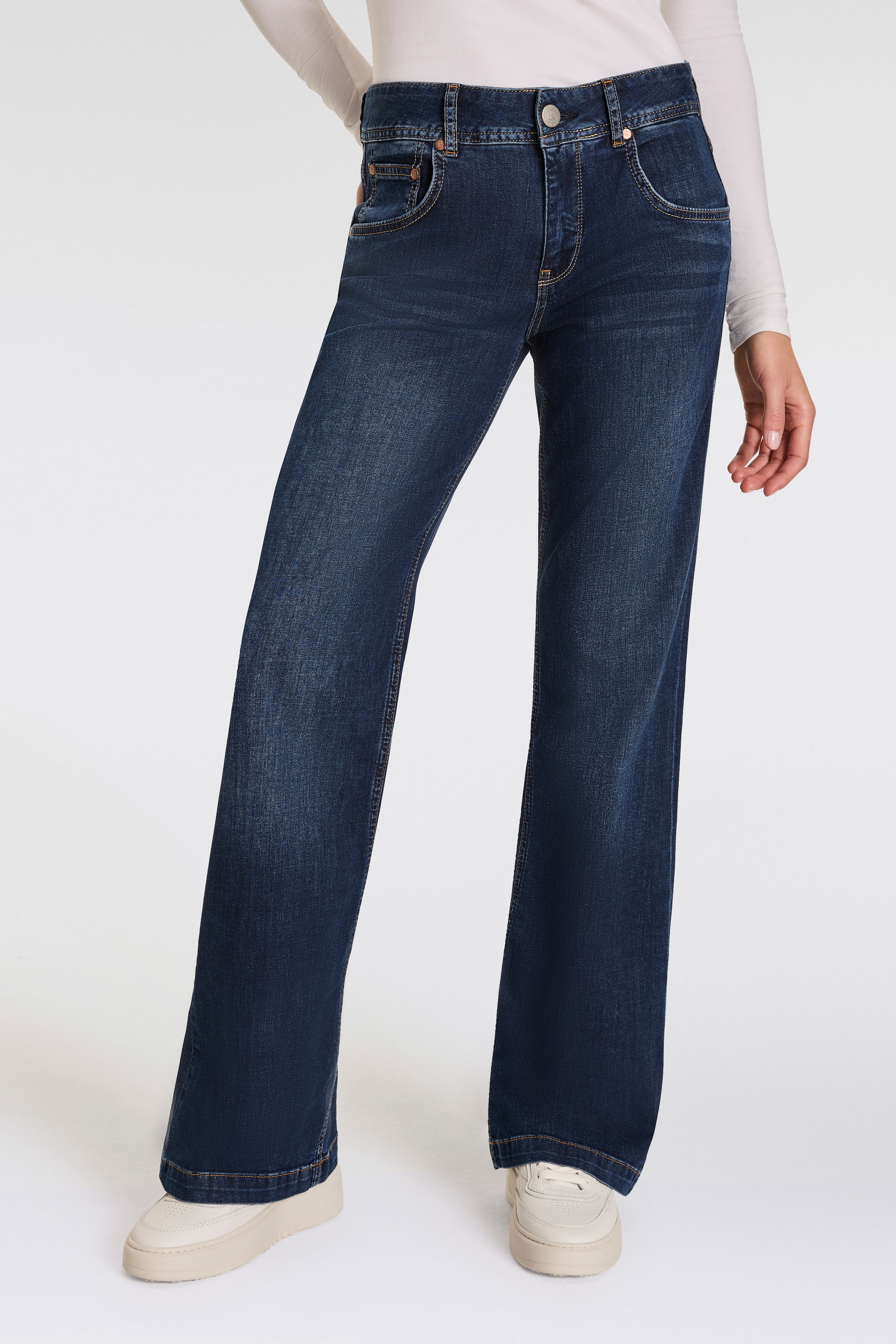 Herrlicher 5-Pocket-Jeans »Edna Recycled Denim Light«, im Flared Fit