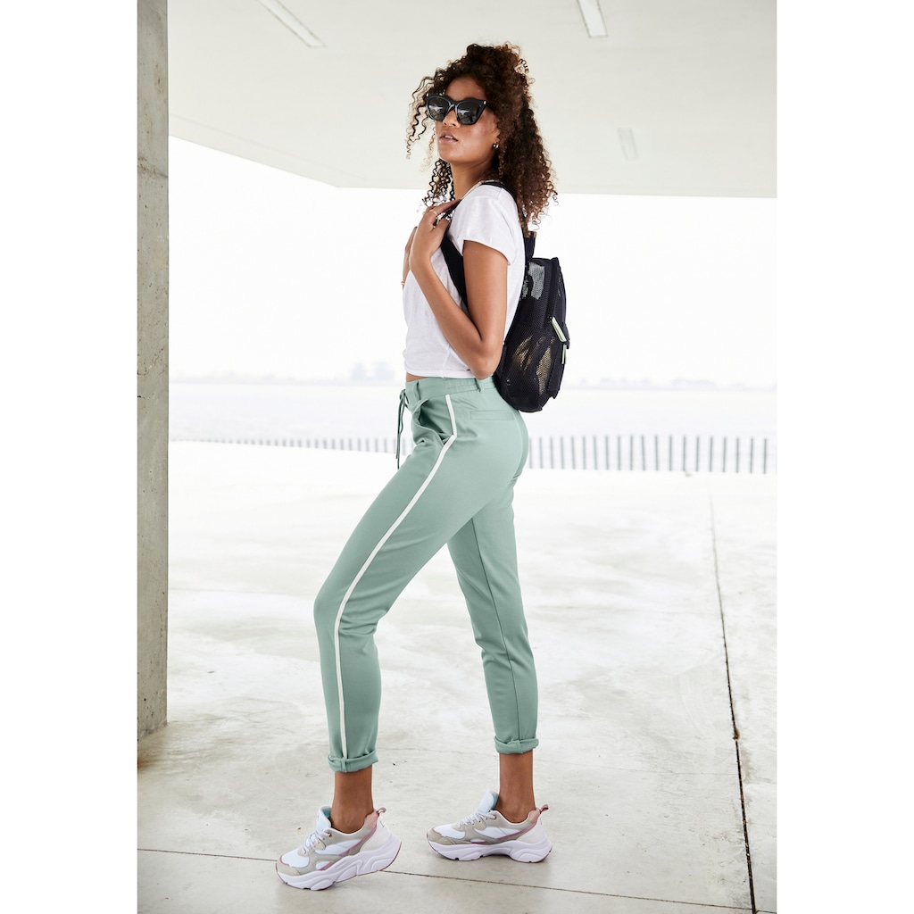 LASCANA Jogger Pants, mit sportlichen Seitenstreifen, Loungewear