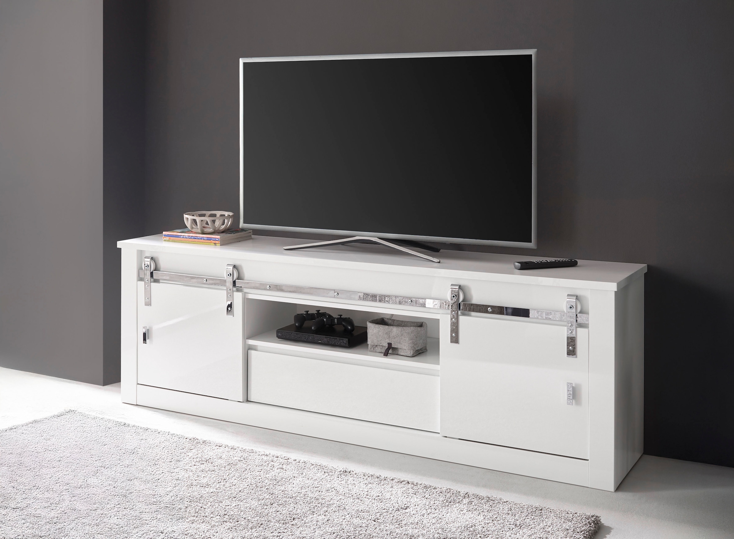 Home affaire Lowboard »Daytona, moderner TV-Unterschrank, Kommode in Weiss Hochglanz« mit Schiebetürenbeschlag in Chrom-Optik, ausreichend Stauraum