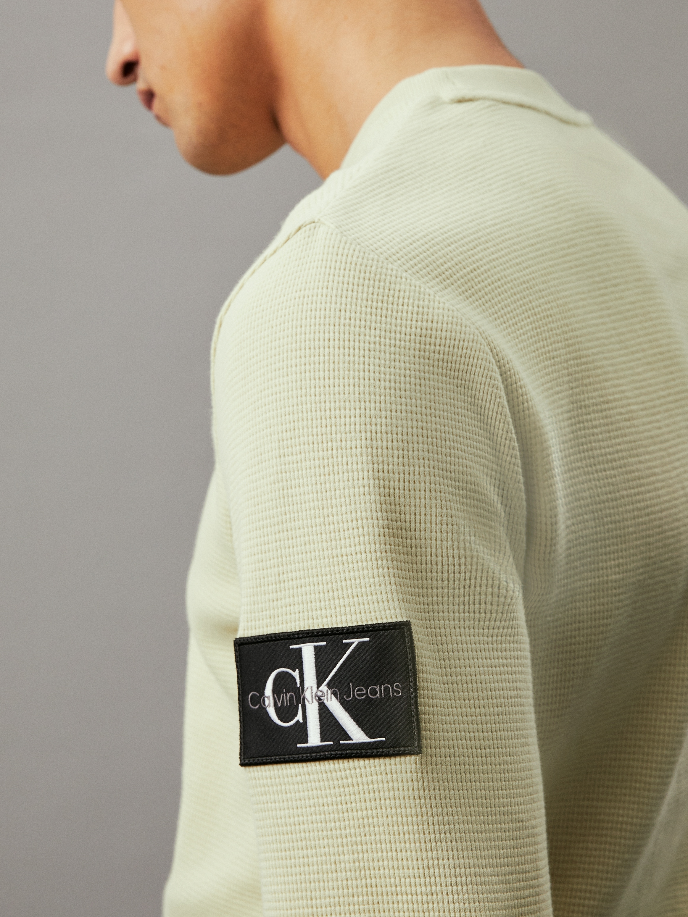 Calvin Klein Jeans Langarmshirt »BADGE WAFFLE LS TEE«, mit Logopatch