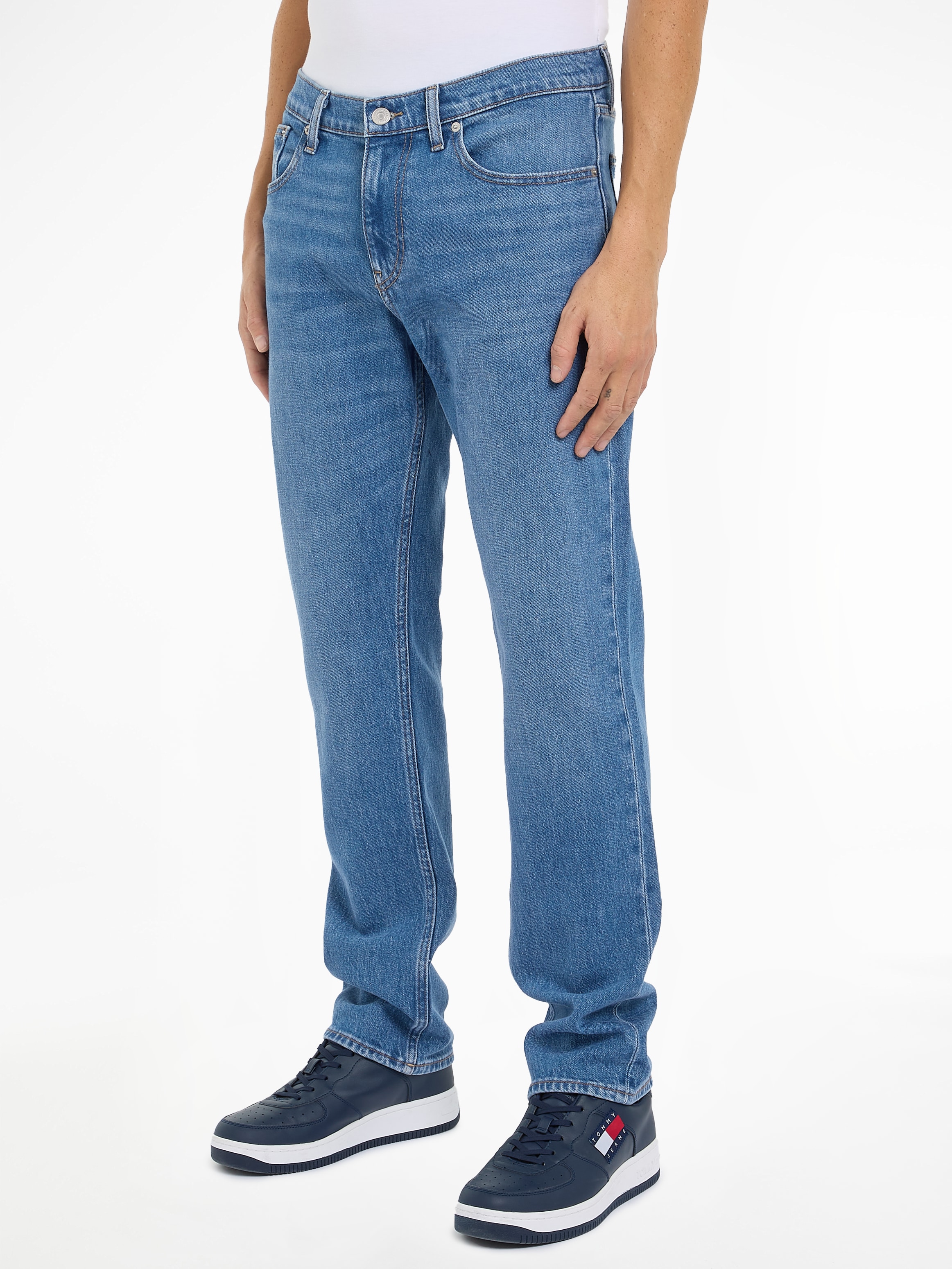 Tommy Jeans Regular-fit-Jeans »RYAN RGLR STRGHT«, mit Logoprägung