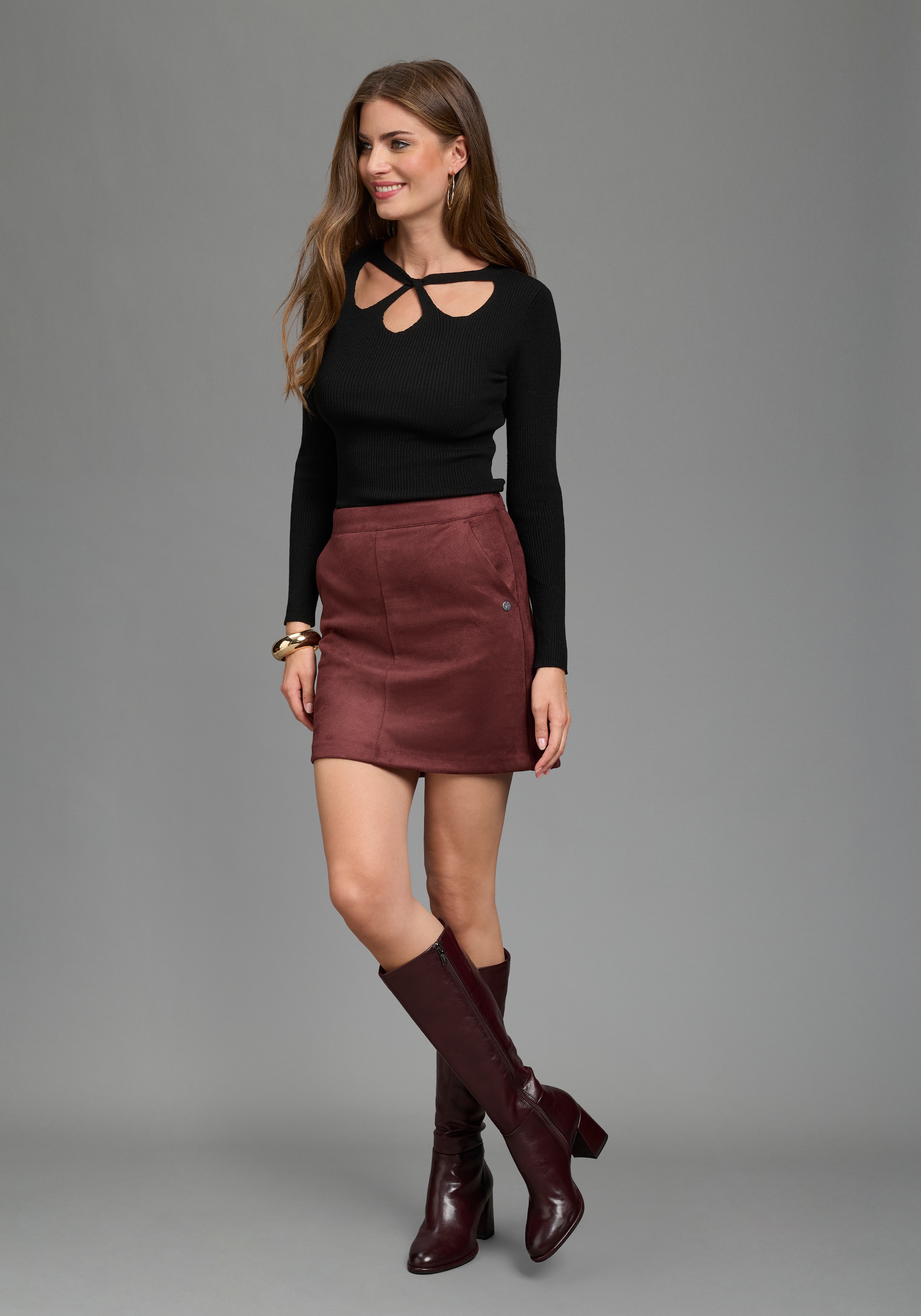 Laura Scott Strickpullover »figurbetonte Passform, hüftlange Schnittform, aus Rippstrick« mit femininen Cut-Outs, aus weicher Viskosemischung