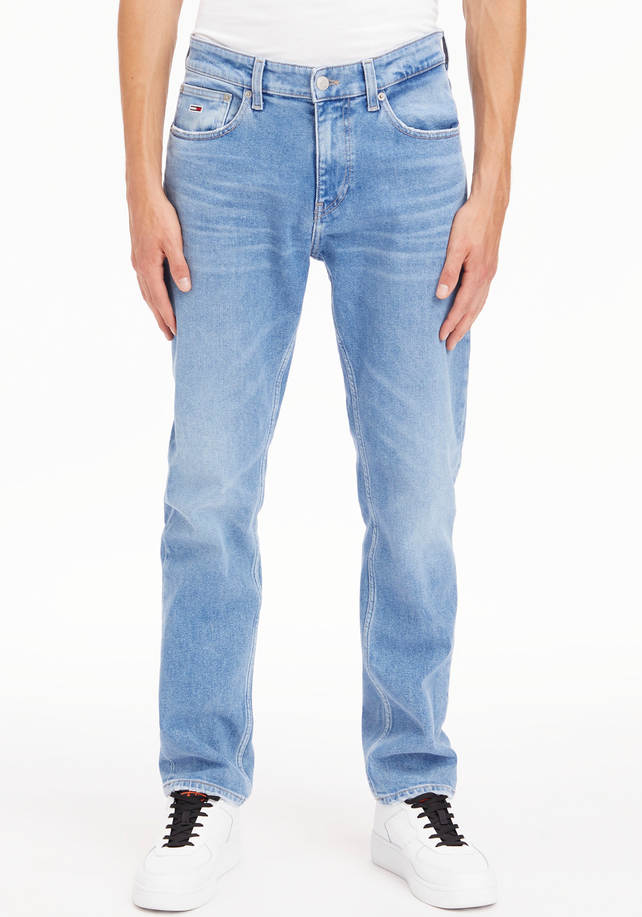 Mode Acheter en ligne Tommy Jeans Jeansshorts »HOT PANT SHORT BG0036«, mit  Destroyed- und Abriebeffekten à bas prix
