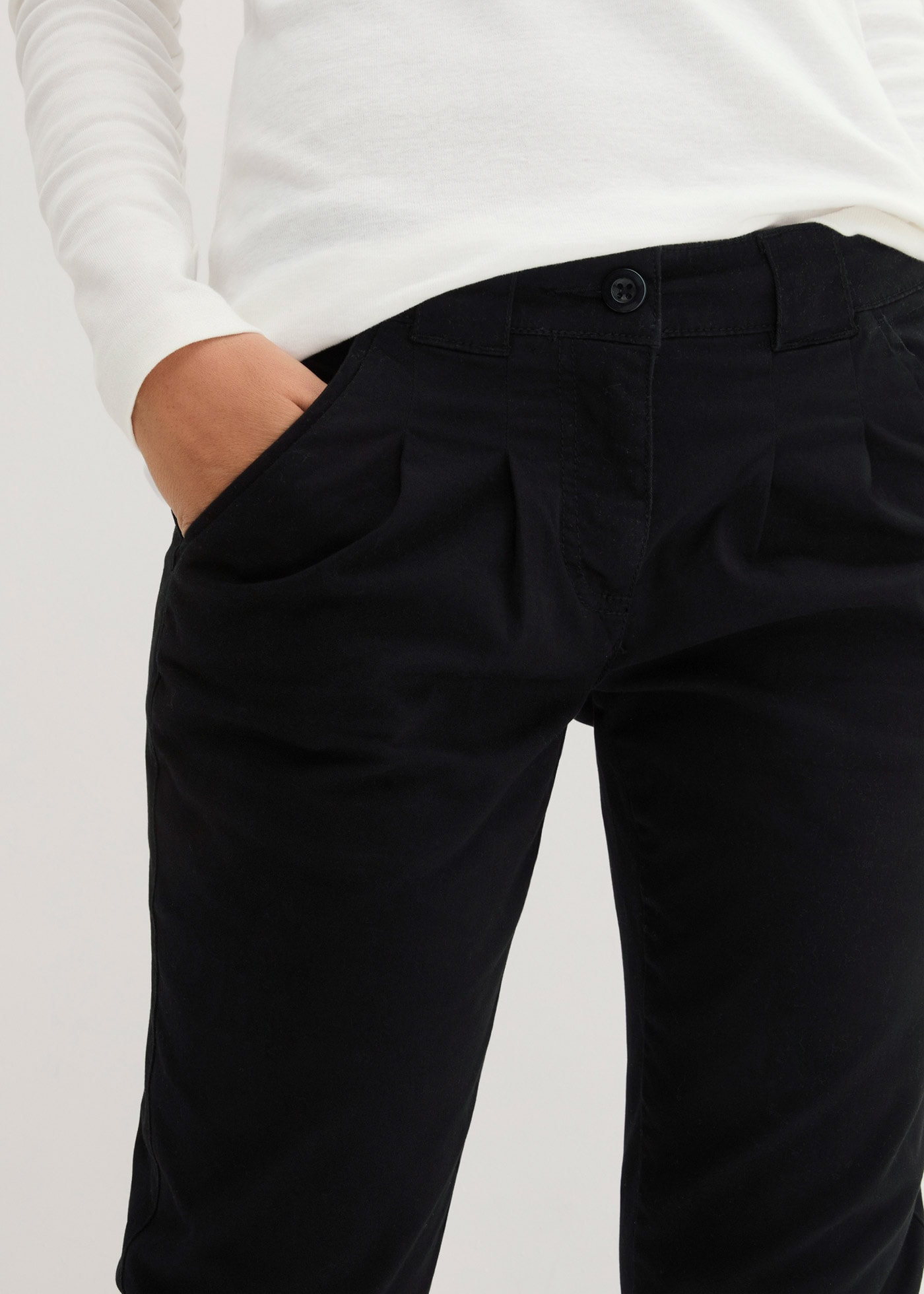 bonprix Chinos  schmale Form, mit Bundfalten und praktischen Taschen