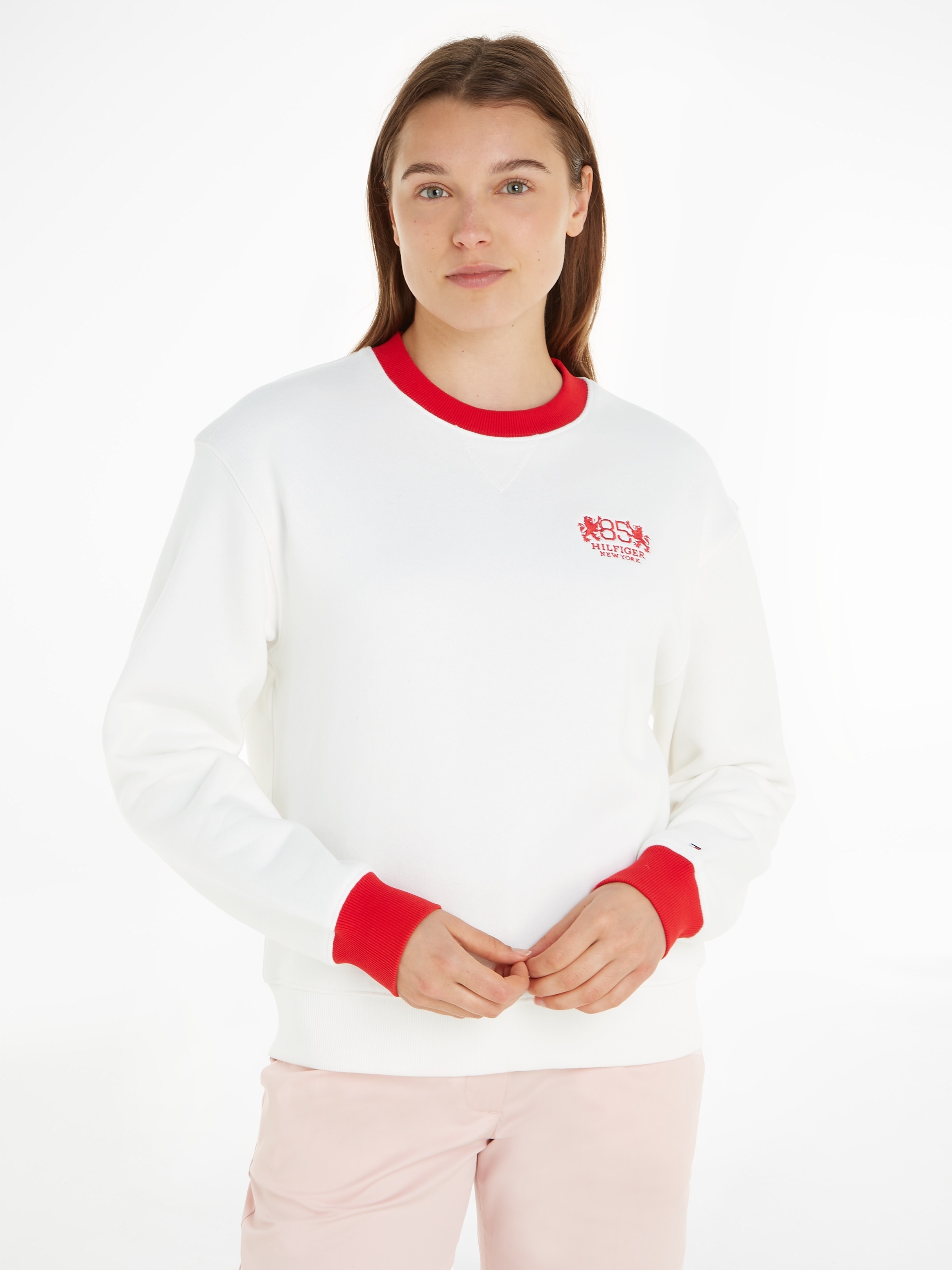 Tommy Hilfiger Sweatshirt »REG C-NK CREST 85 SWEATSHIRT«, mit Logostickerei