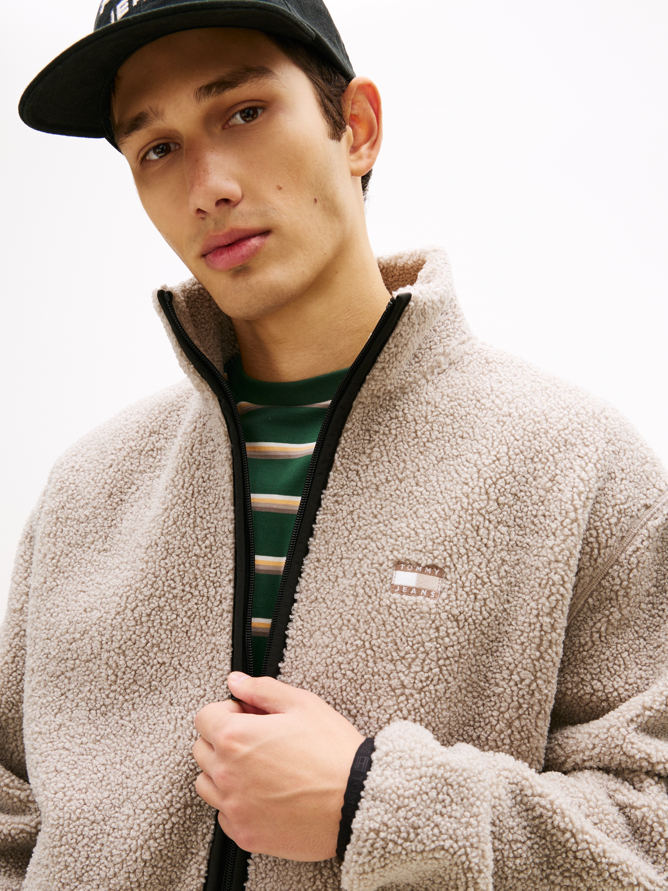 Tommy Jeans Fleecejacke »TJM BADGE TEDDY« Stehkragen, Teddyfleece, relaxed fit
