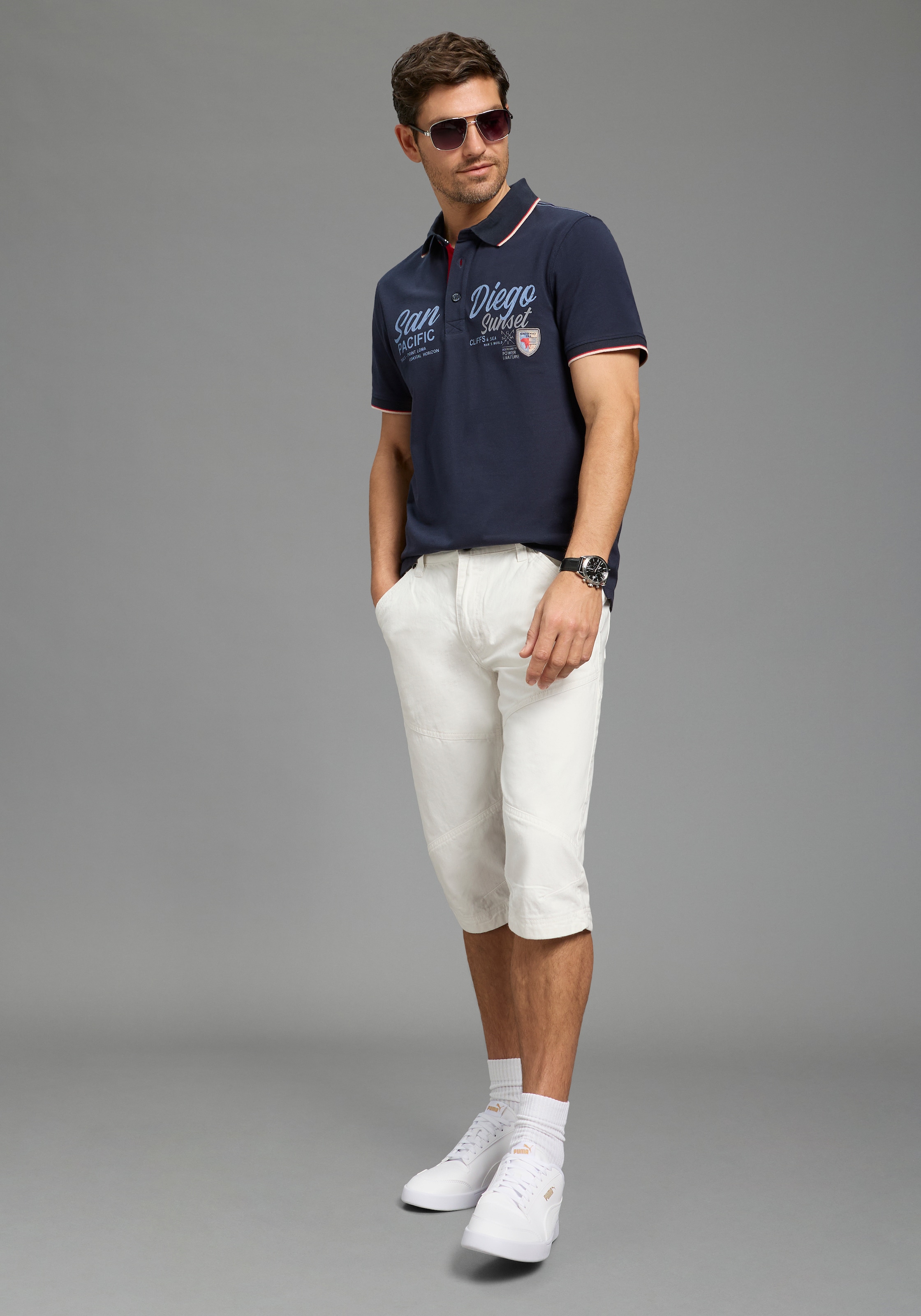 Man's World Poloshirt »Neue Kollektion!« normale Passform, Kurzarm, mit Print und Badge, aus Piqué-Material