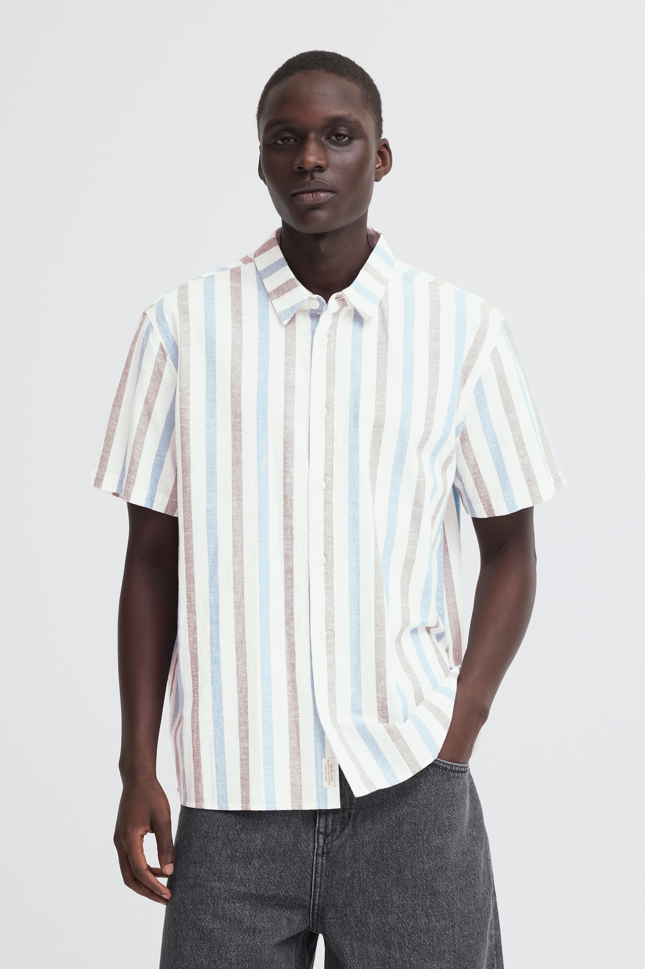 Image of Blend Kurzarmhemd "BHABAN SHIRT STRIPE" aus Baumwollmischung, mit Leinen, Relaxed Fit, gestreifte Leinenoptik