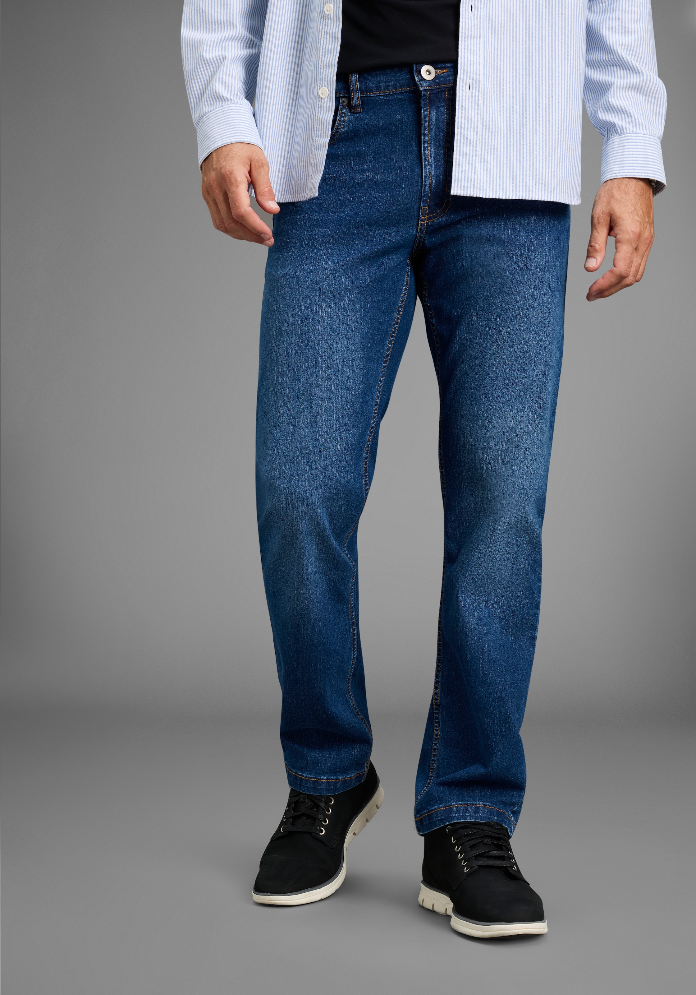 Arizona Straight-Jeans gerader Schnitt, normale Leibhöhe, mit Knopf- und Reissverschluss