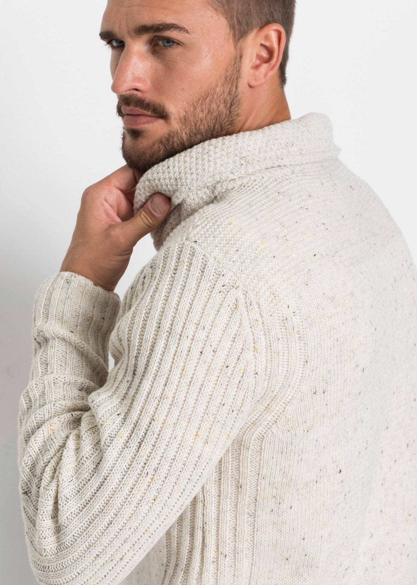 bonprix Pull en tricot mit Schalkragen und Knopfverschluss, Langarm