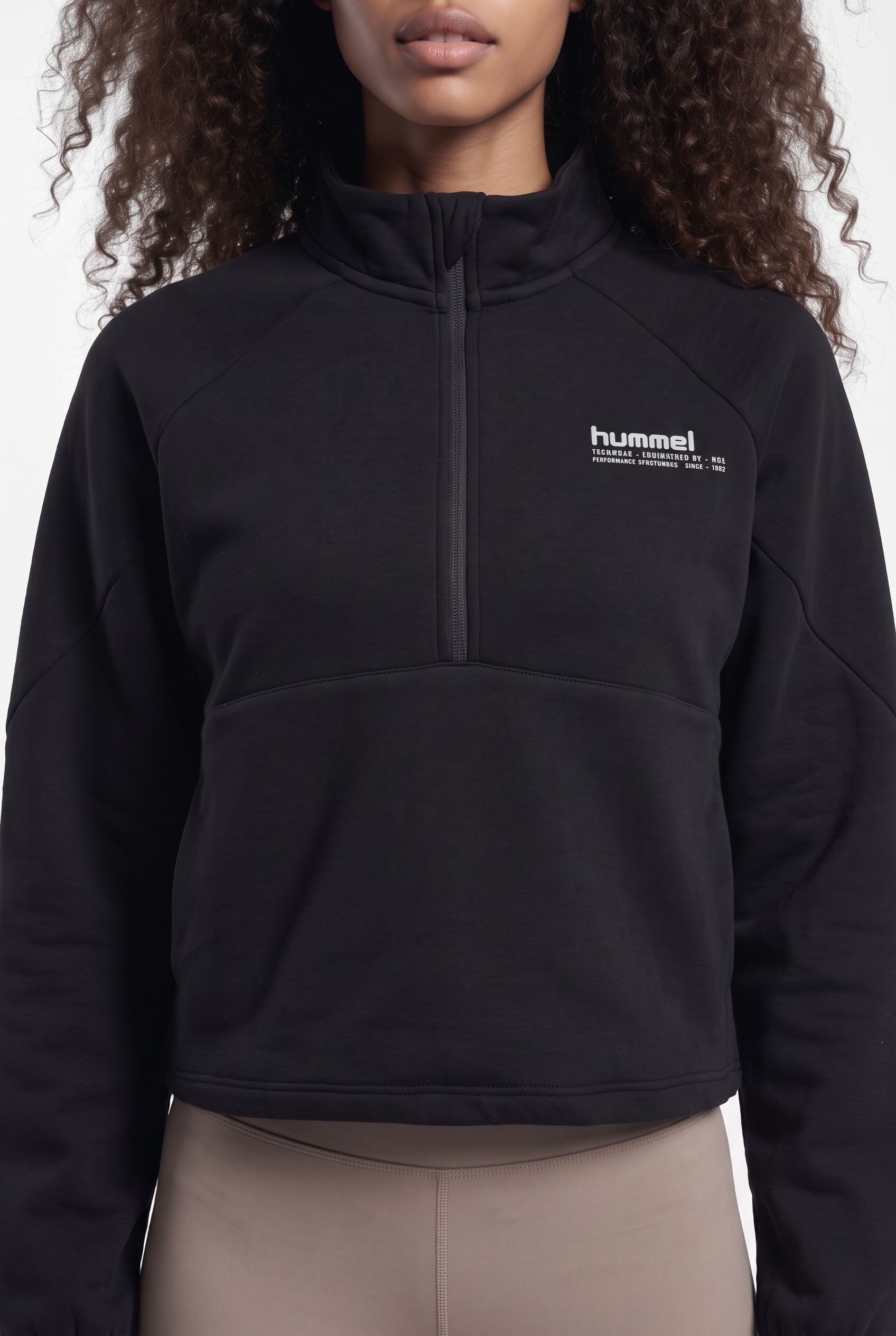 hummel Pull »HMLTECH FLEECE WOMEN BOXY HALF ZIP«, avec détails de logo réfléchissants, en coton, polyester et élasthanne
