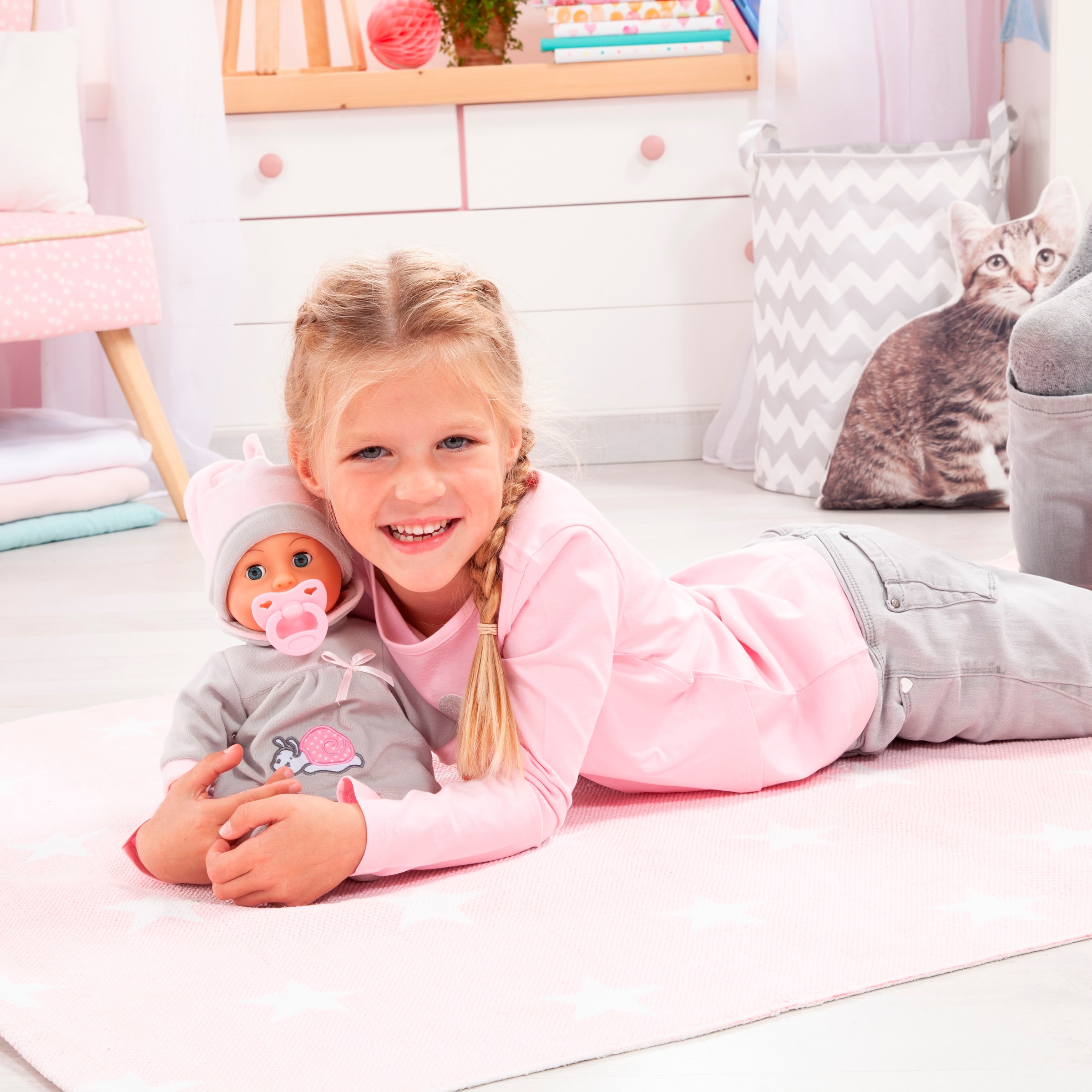 Bayer Babypuppe »First Words Baby, 38 cm grau/rosa« mit Schlafaugen und Babygeräuschen