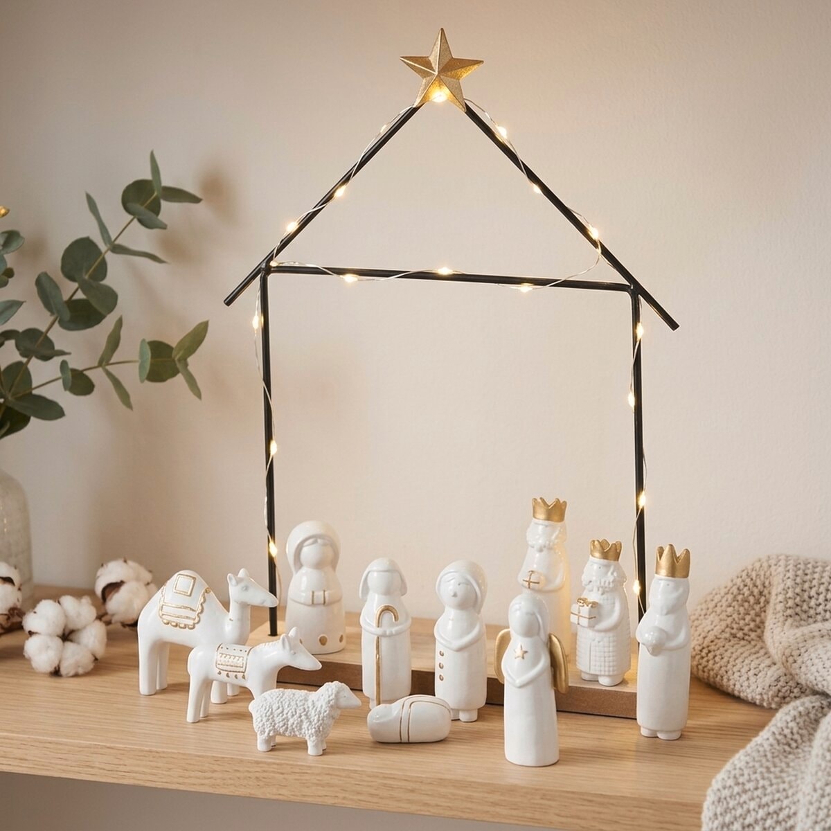 GOODproduct Krippe »Natos« Handgemalte Figuren mit liebevollen Details, Höhe 32 cm