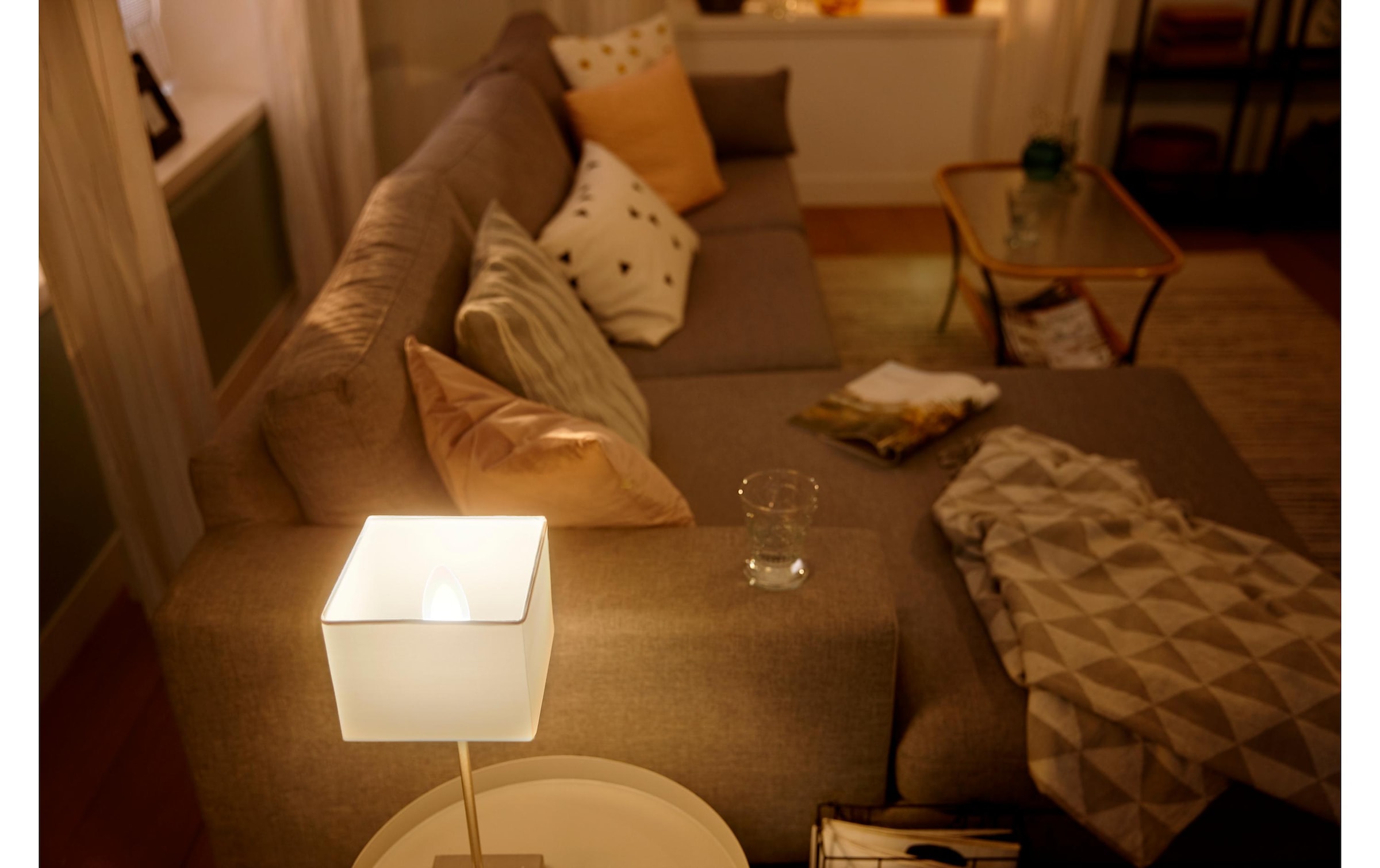Philips Hue Spezialleuchtmittel »White Ambian«, E14, Neutralweiss-Tageslichtweiss-Kaltweiss-Warmweiss