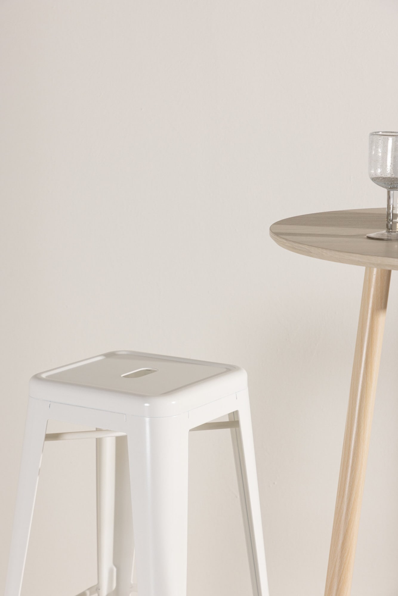 Venture Home Barhocker »Tempe, schlanker Barhocker in Beige, hohe Sitzfläche, 136 kg« Tresenstuhl, Stahlrahmen, Fussstütze, ausgestellte Beine, schlicht