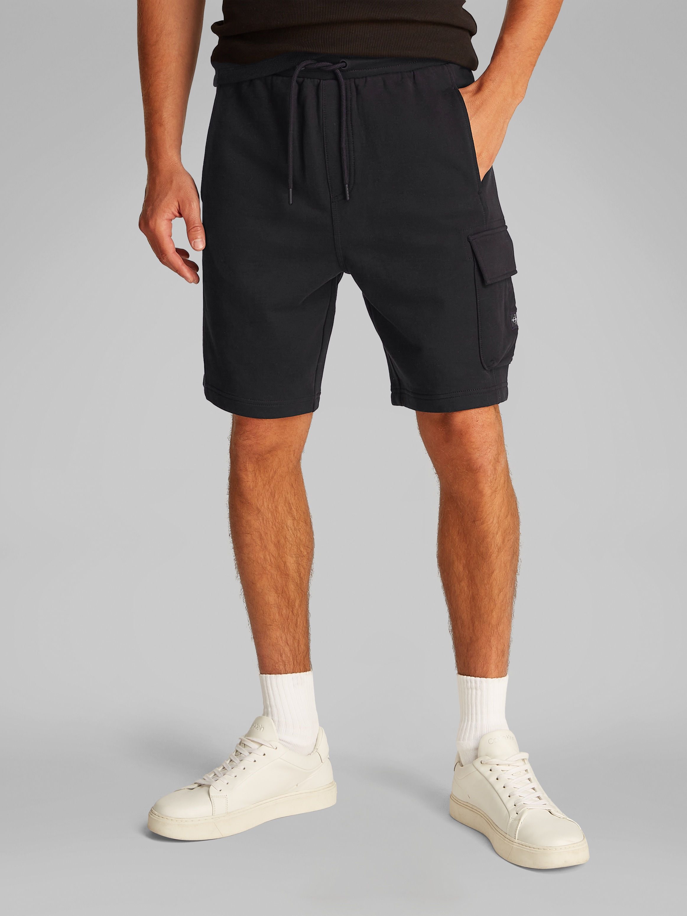 Calvin Klein Jeans Shorts »WOVEN LABEL SHORT«, mit Cargotasche