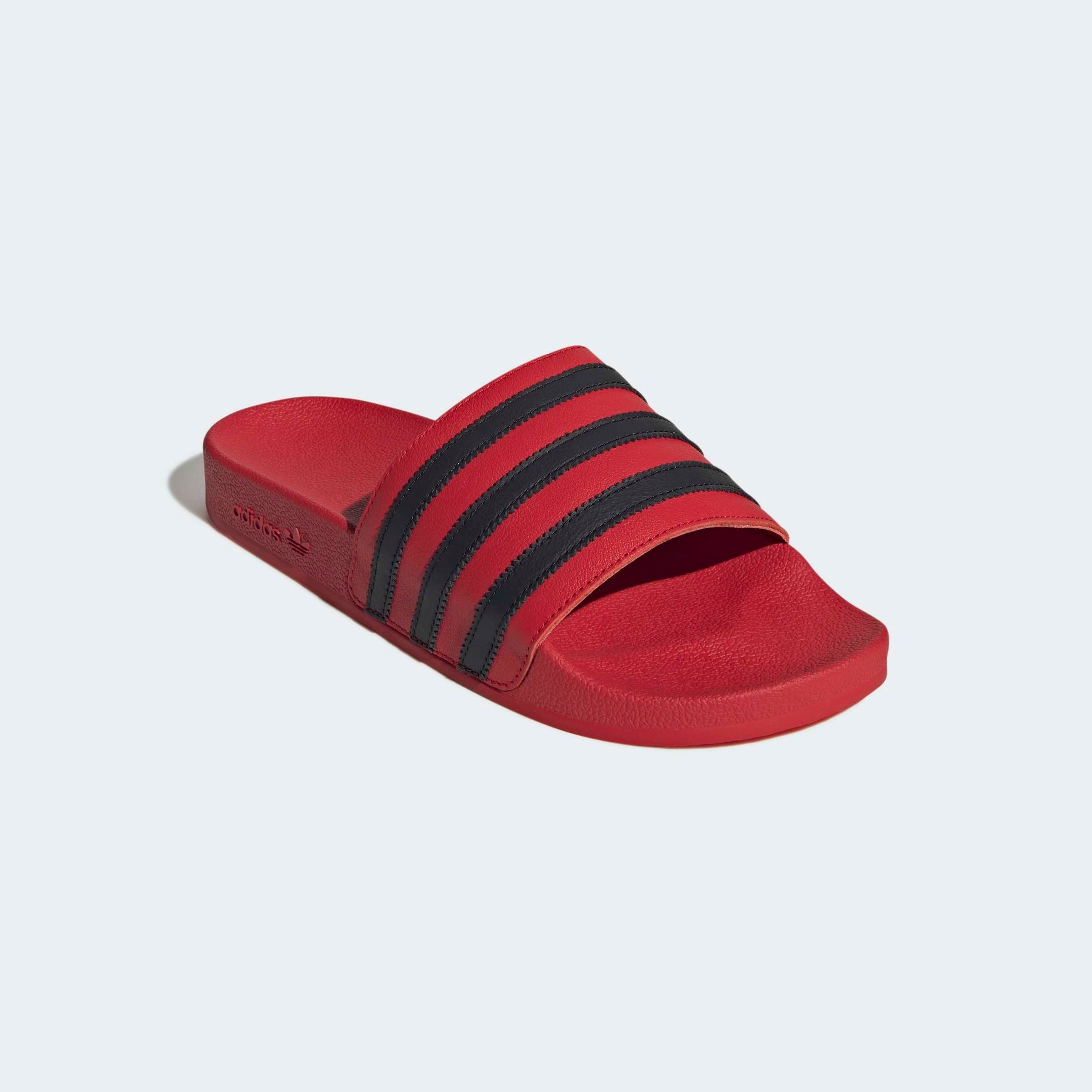 adidas Originals , Badesandale »ADILETTE« , rot , 43 , Eine adilette mit Lederriemen und weicher Gummiaussensohle.
