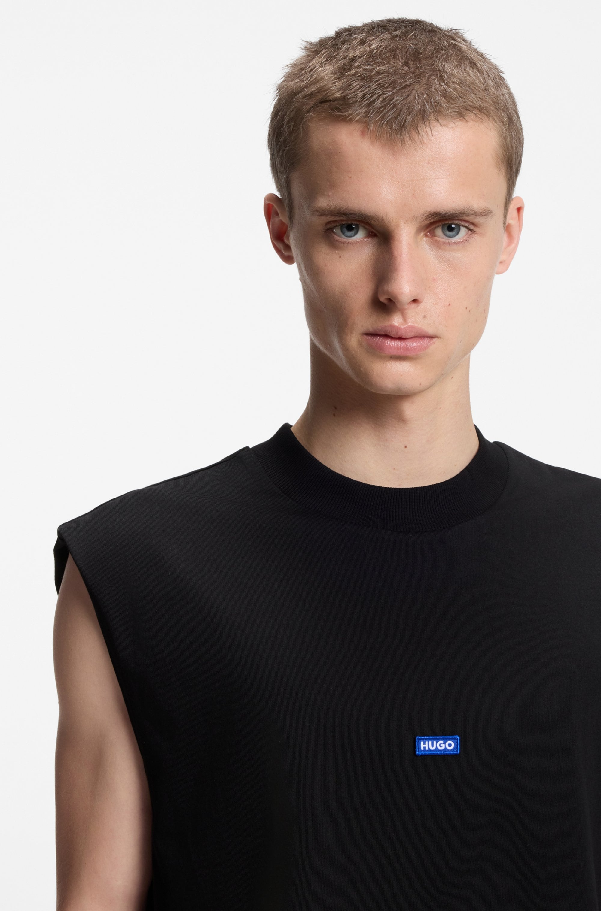 HUGO T-shirt »Navertz« avec étiquette Hugo