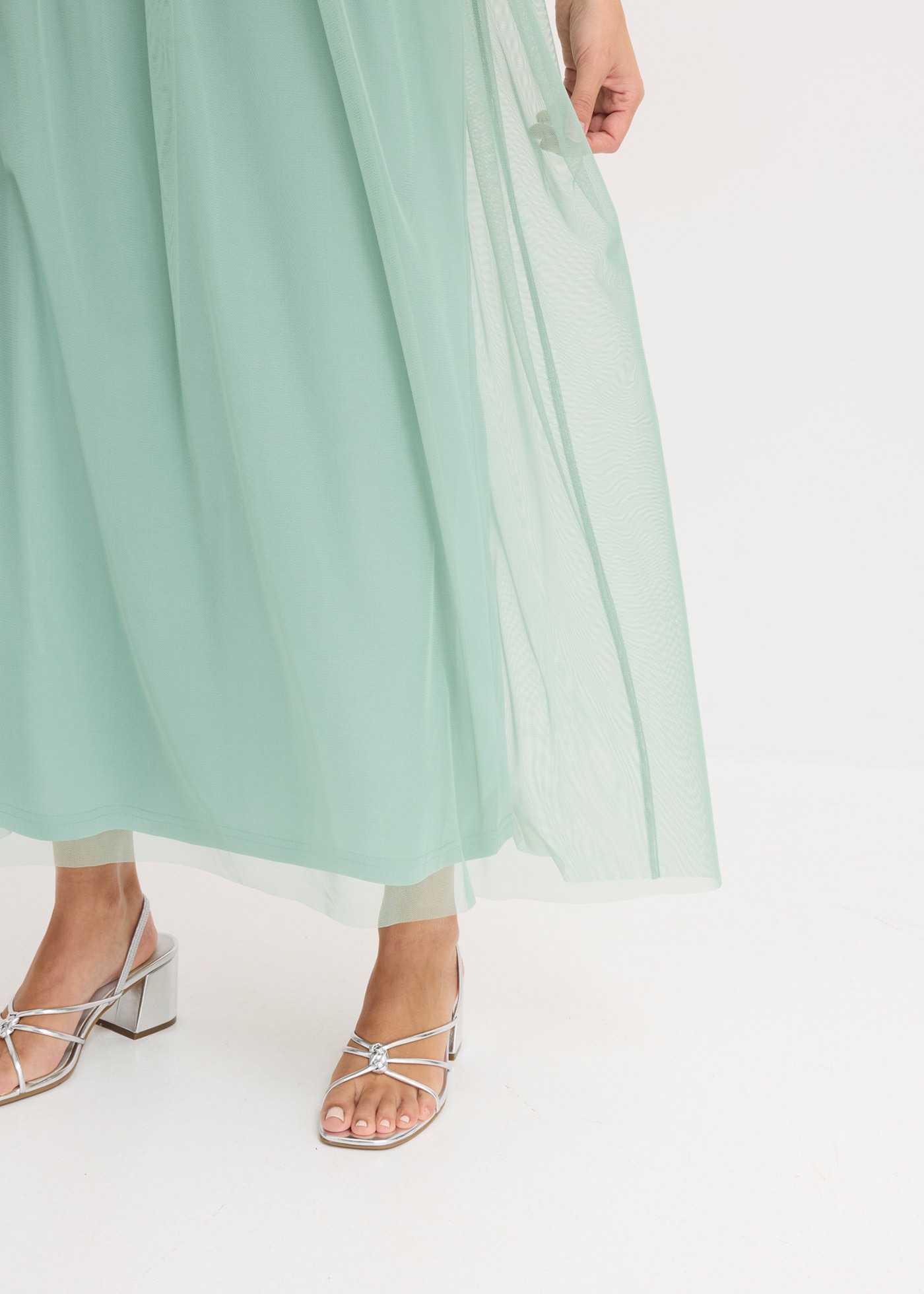 bonprix Maxi robe »Maxikleid mit Paillettenstickerei« ohne Ärmel, ausgestellte Passform, mit Paillettenstickerei