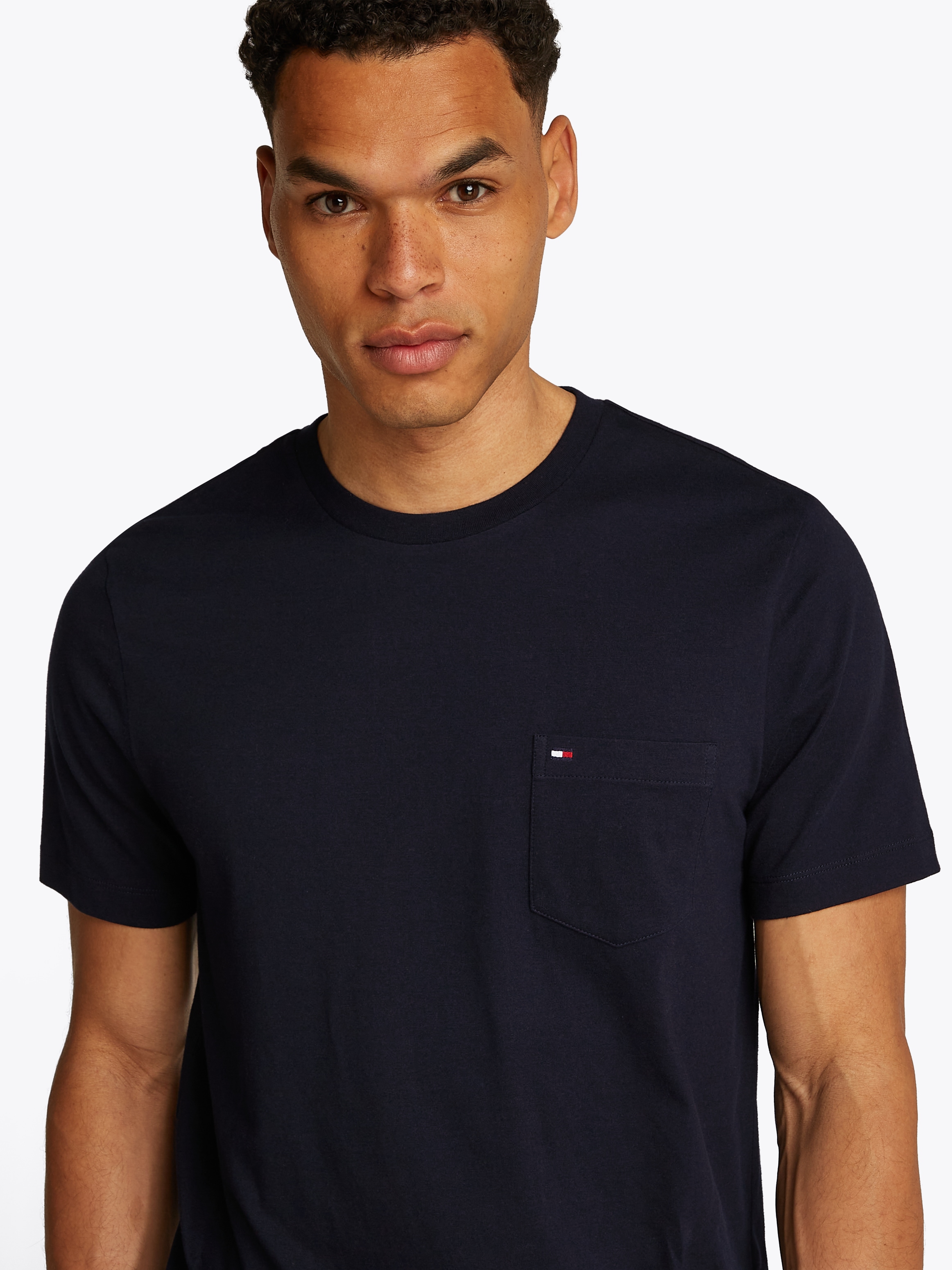 Tommy Hilfiger T-Shirt »ESSENTIAL SOLID POCKET TEE«