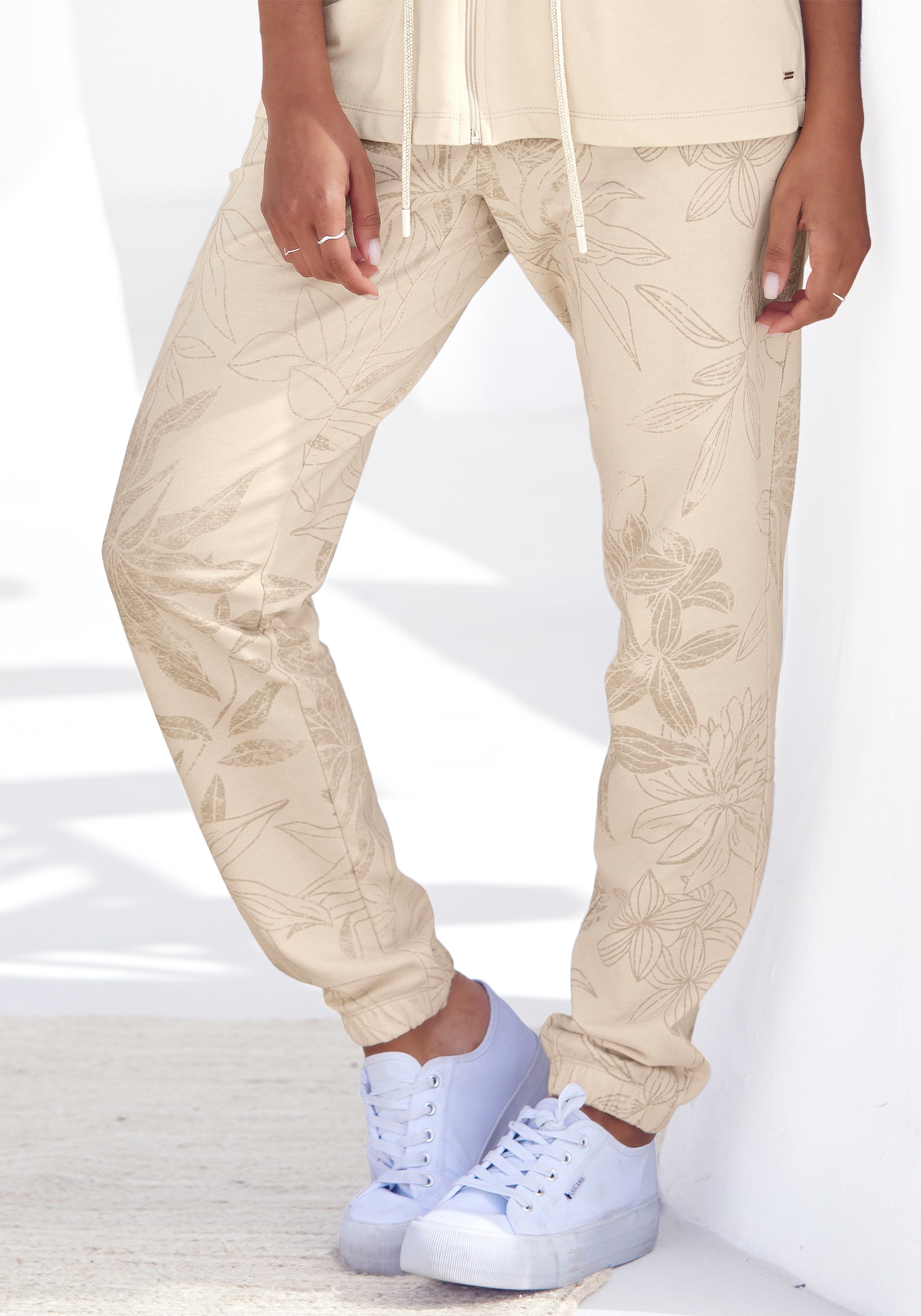 LASCANA Loungehose  mit floralem Alloverdruck, Loungewear
