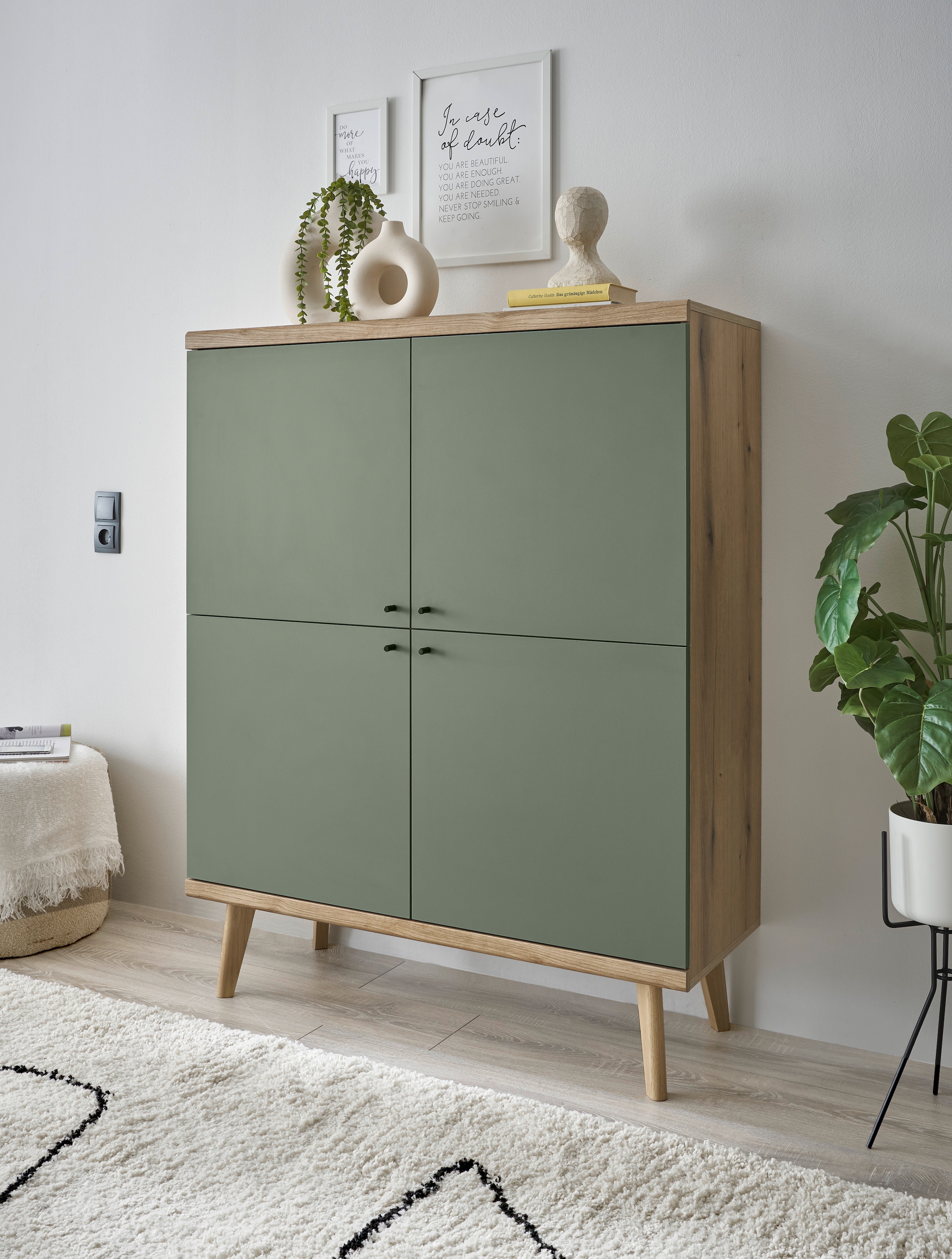 INOSIGN Highboard »MAVAS«, in moderner Trendfarbe, Griffe aus Metall (Schwarz), Höhe 134 cm