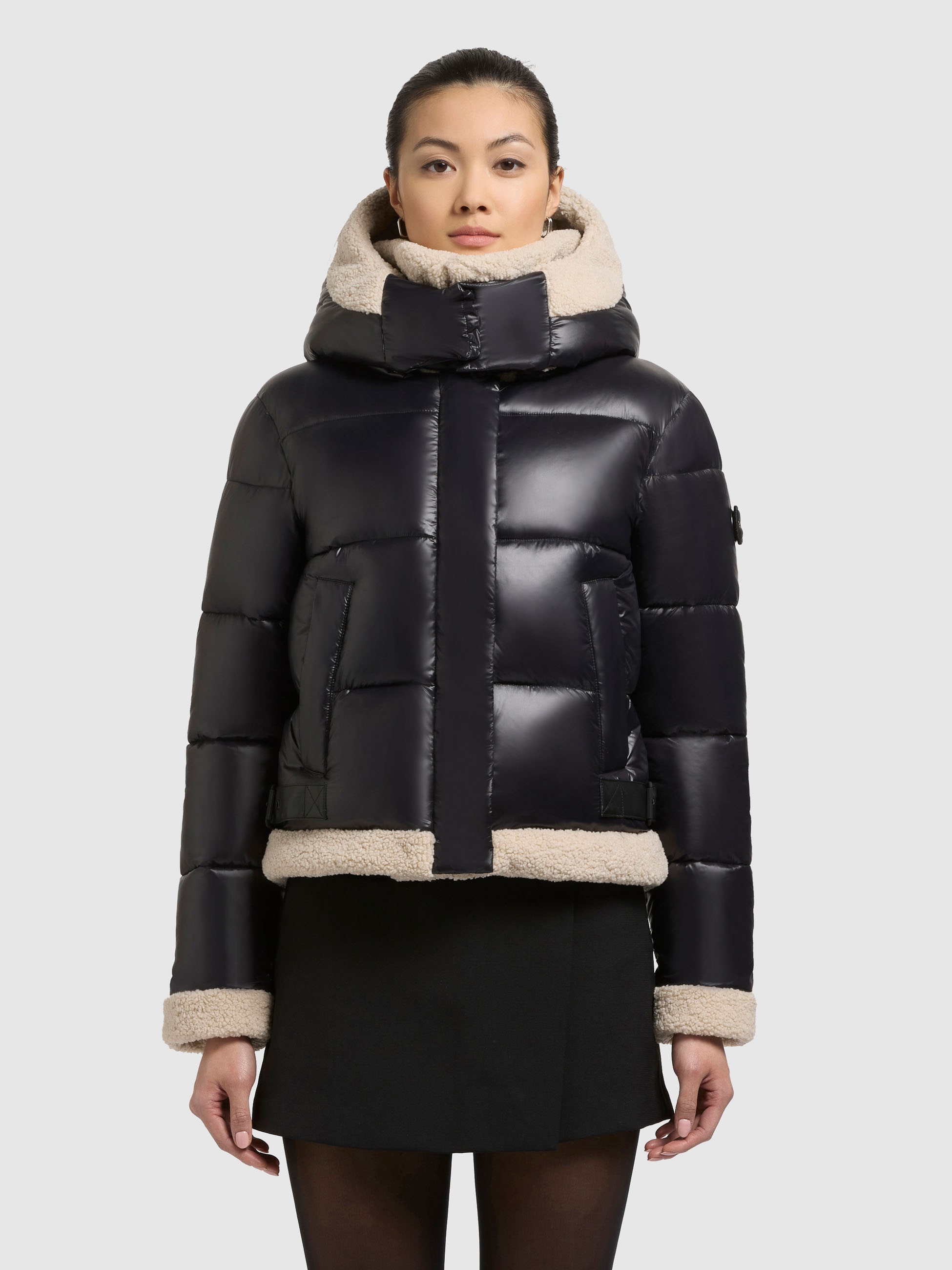 Image of khujo Steppjacke "NESSIE2" mit Kapuze aus Nylon und Polyester, hüftlange Passform, mit abnehmbarer Kapuze