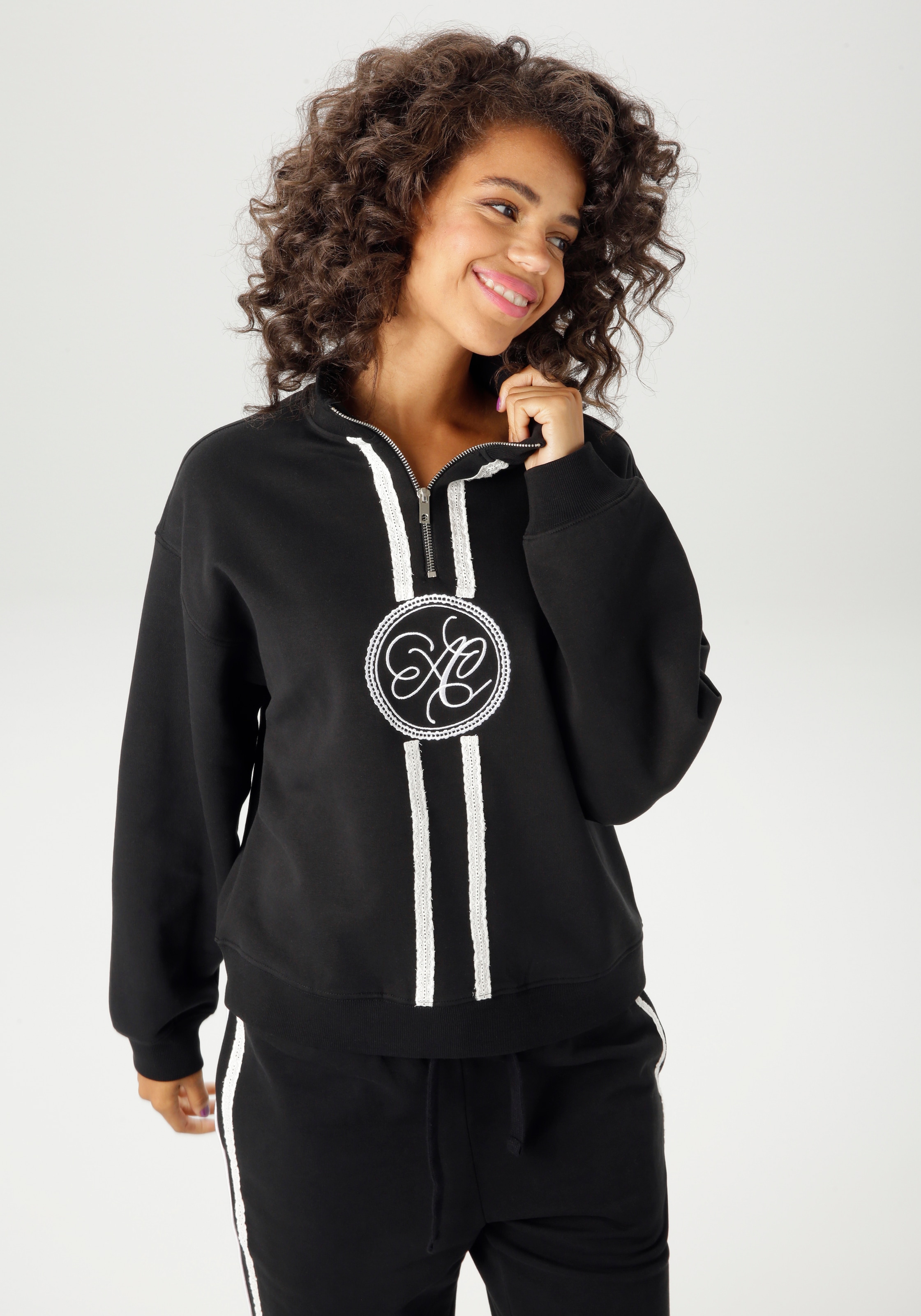 Image of Aniston CASUAL Sweatshirt, aufwändig mit Stickerei und Spitzenbändern verziert