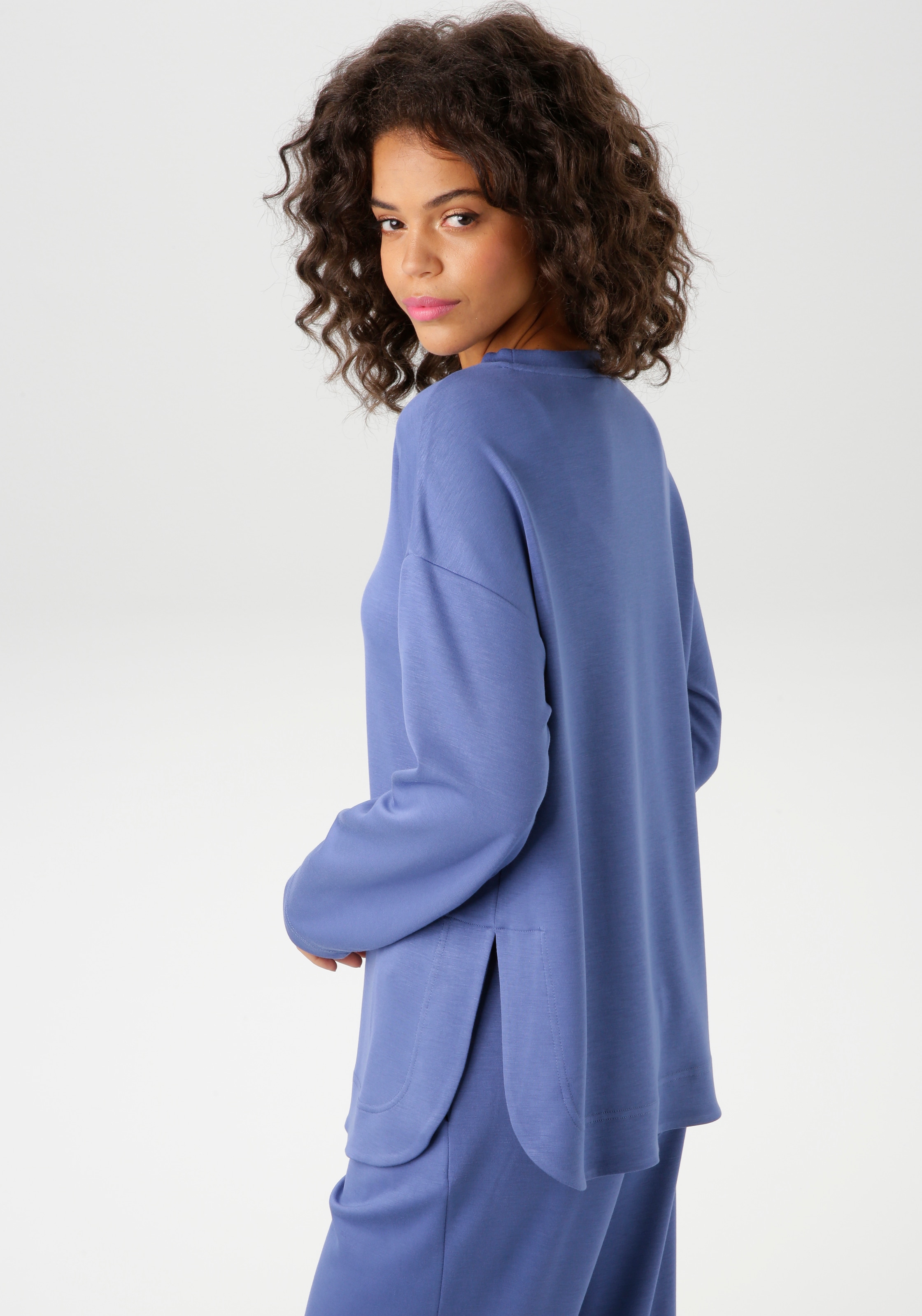 Aniston CASUAL Sweatshirt, in trendiger Farbpalette