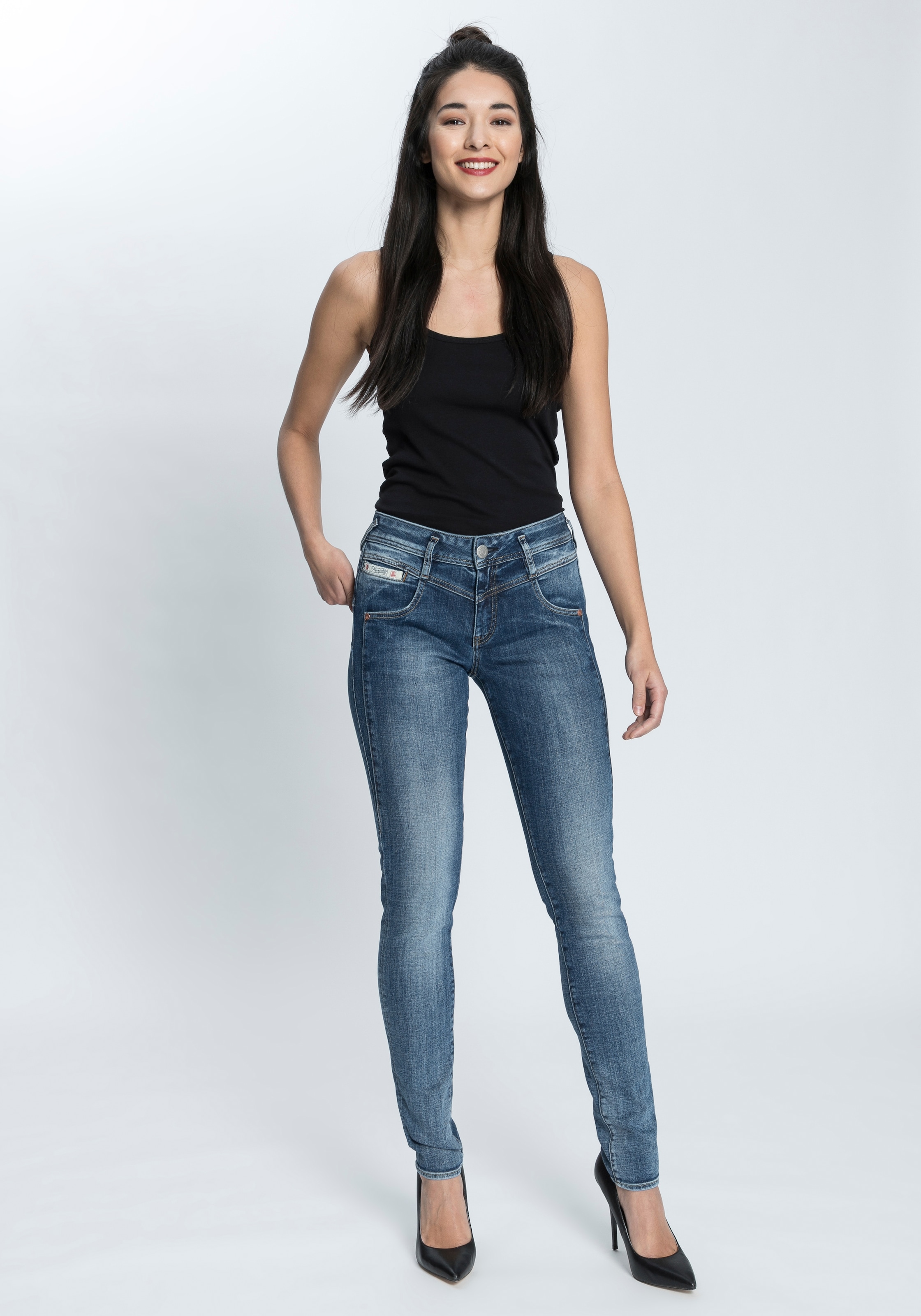 Herrlicher Slim-fit-Jeans »COSY SLIM«, Shaping-Wirkung durch eingearbeiteten Keileinsatz