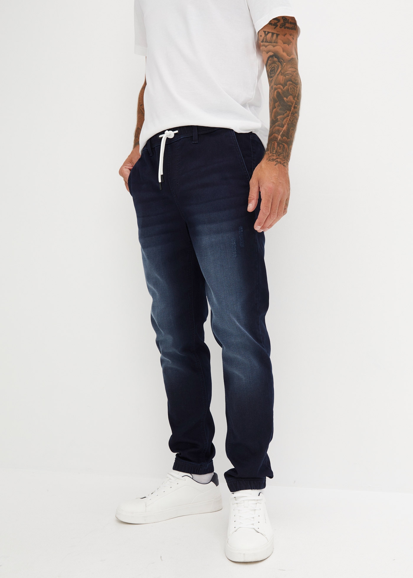 Image of bonprix Jogg Pants "Regular Fit Jeans-Jogger mit Komfortbund, Straight" Regular Fit, Komfortbund, mit Eingrifftaschen, mit Gesässtaschen