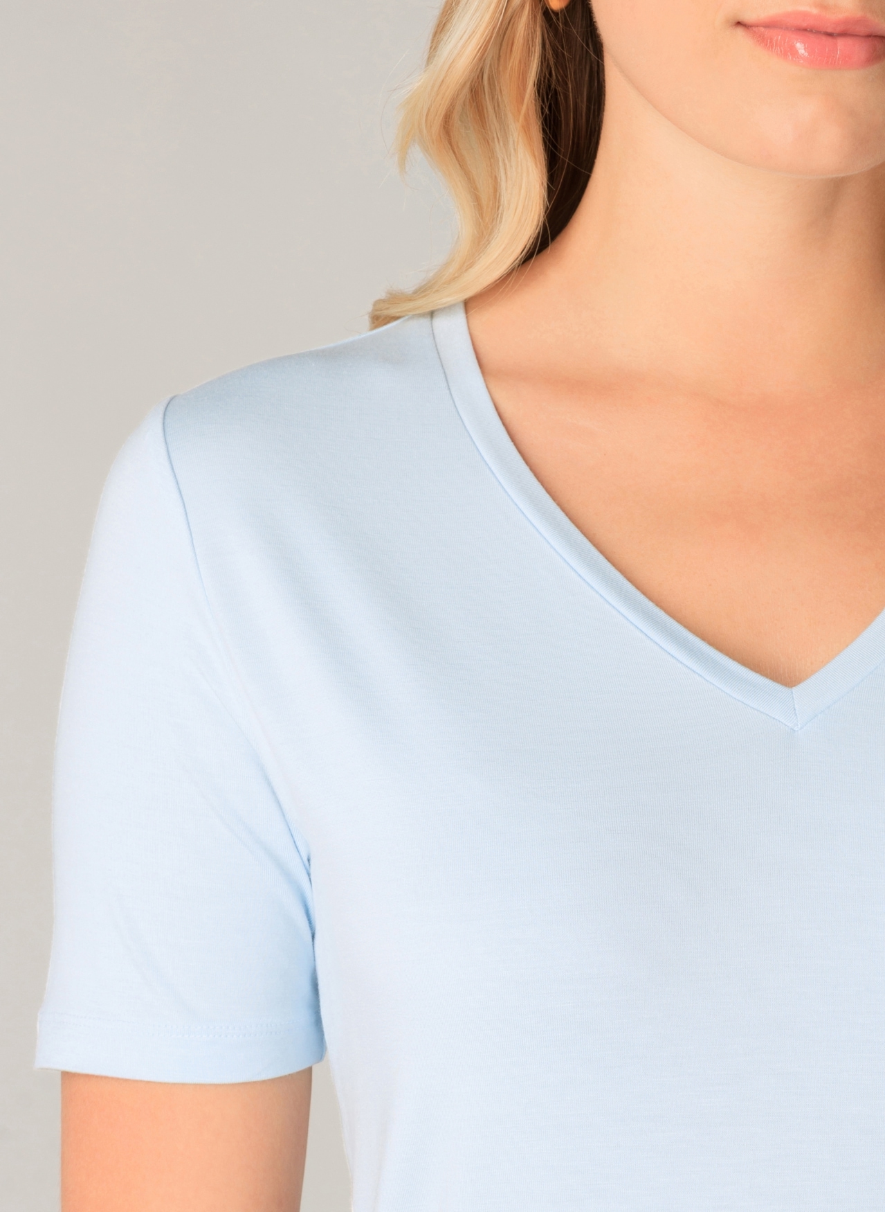 Base Level T-shirt »Yanic« mit V-Ausschnitt