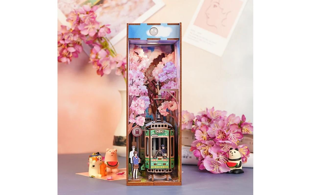   Modellbausatz »Tonecheer Book Nook Sakura's Travel« 130 Stk. tlg.