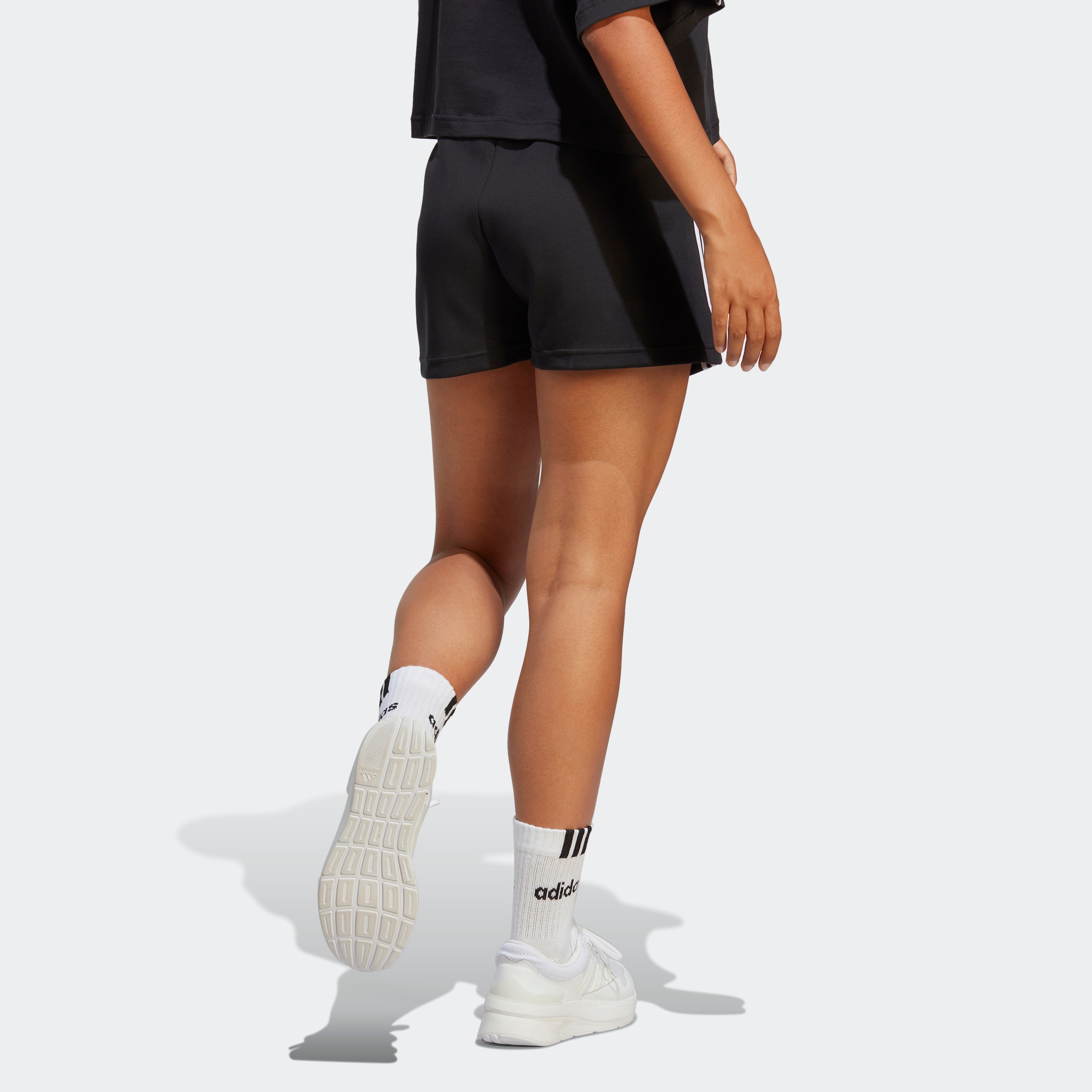 Entdecke adidas Sportswear Shorts »FUTURE ICONS auf (1 tlg.) 3-STREIFEN«