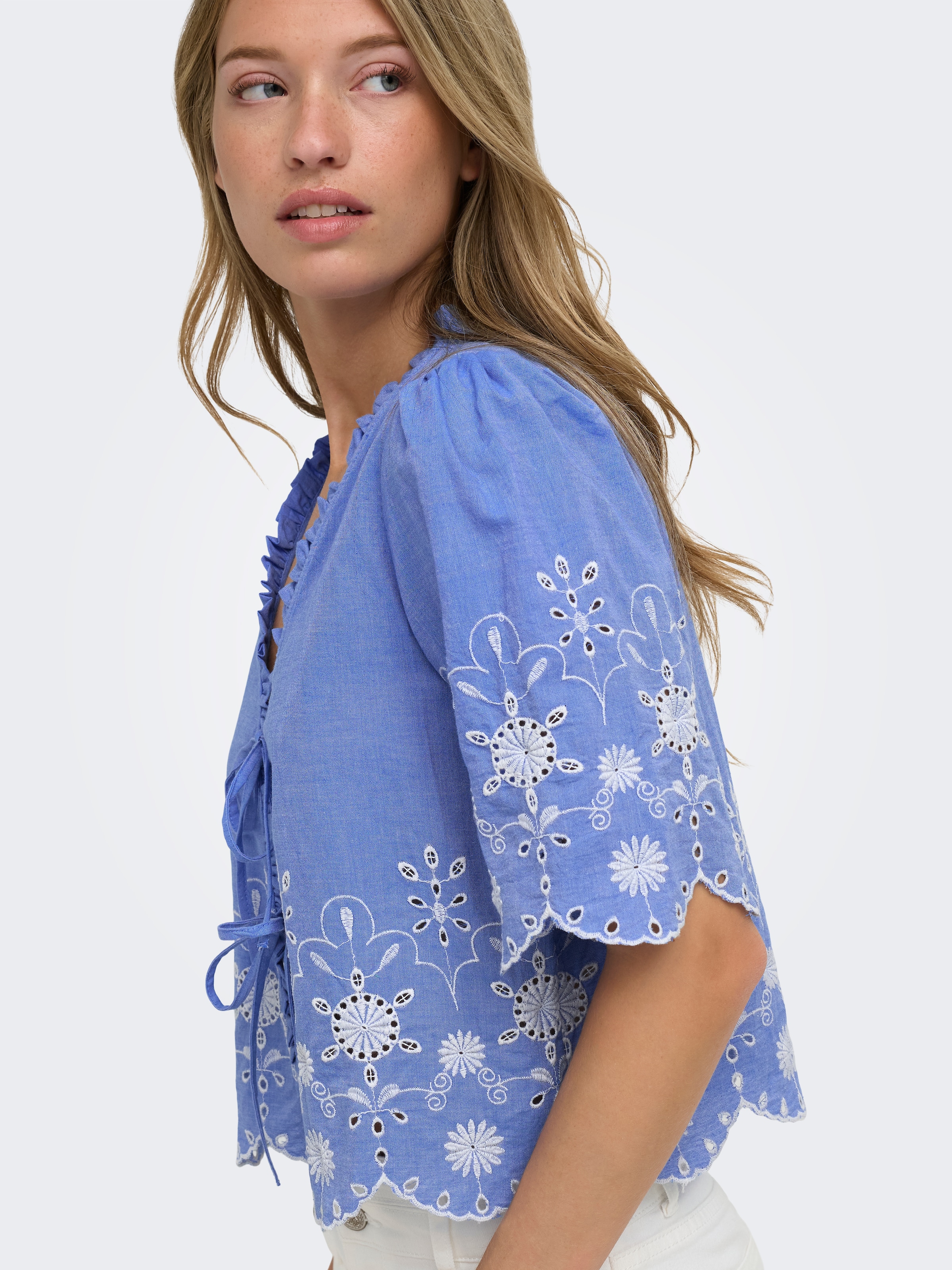 ONLY Kurzarmbluse »ONLMIFFY S/S EMB TIE TOP NOOS WVN« Baumwolle, regular fit, V-Ausschnitt