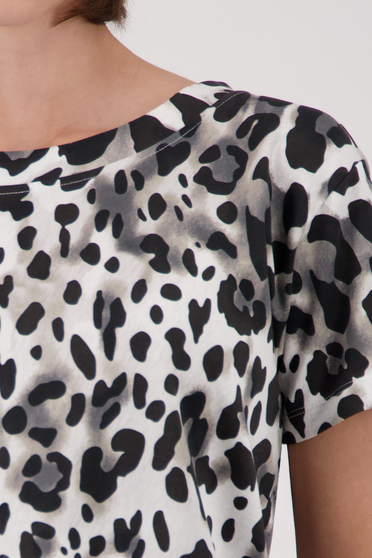 Monari T-Shirt »Shirt Leodruck allover« Regular fit mit Leomuster