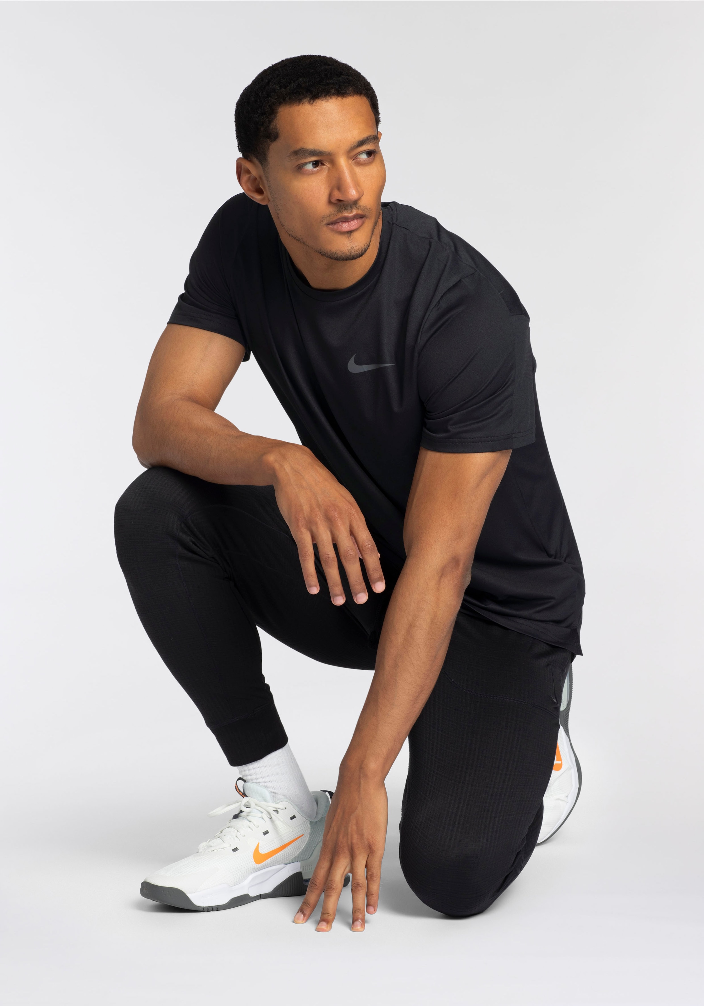 Nike Trainingshose »YOGA DRI-FIT MEN'S JOGGER«