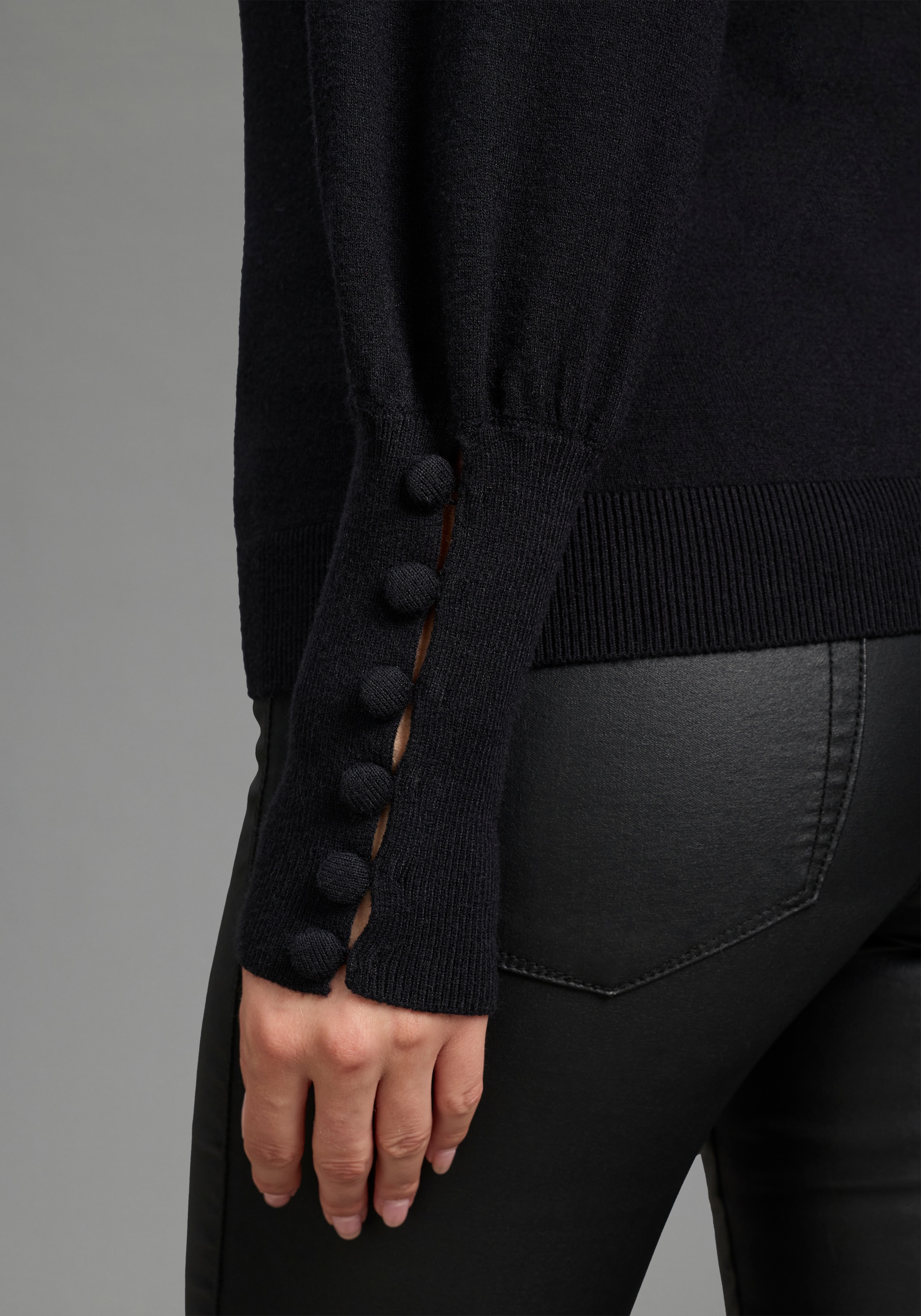 Laura Scott Pull col V avec jolie patte de boutonnage aux manches