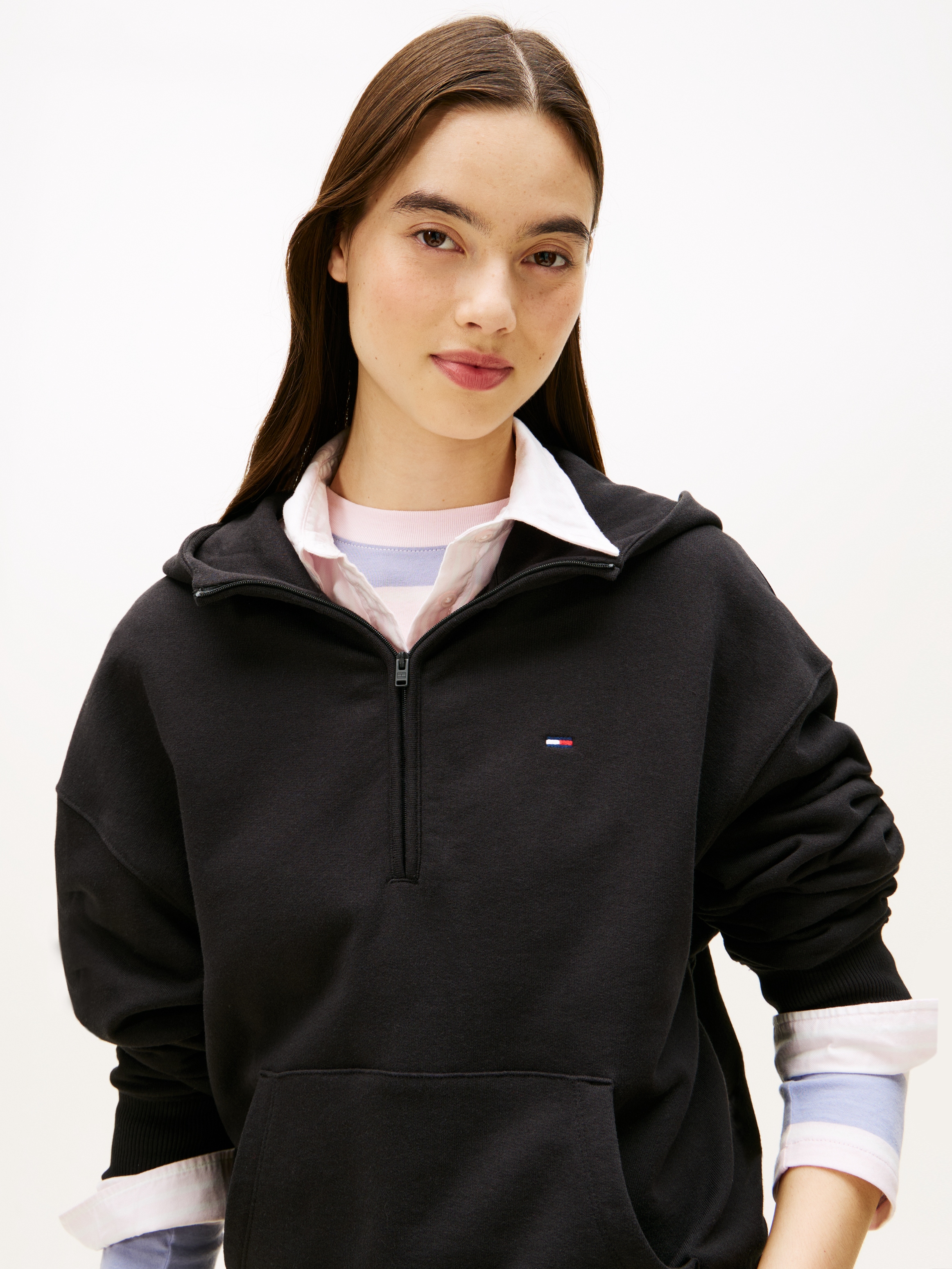 Tommy Jeans Kapuzensweatshirt »TJW BXY S-FLAG 1/4 ZIP HOODIE«
