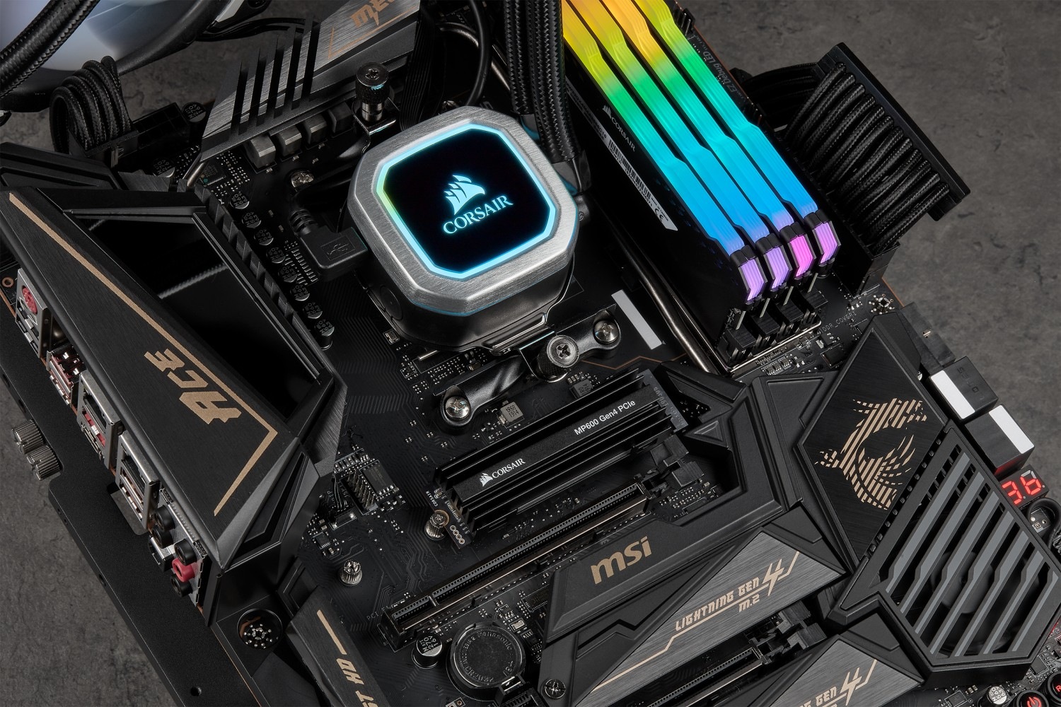 Corsair interne SSD »Corsair Force Series MP600 2TB NVMe PCIe M.2 SSD«, Anschluss M.2 PCIe 4.0, M.2-Kühlkörper