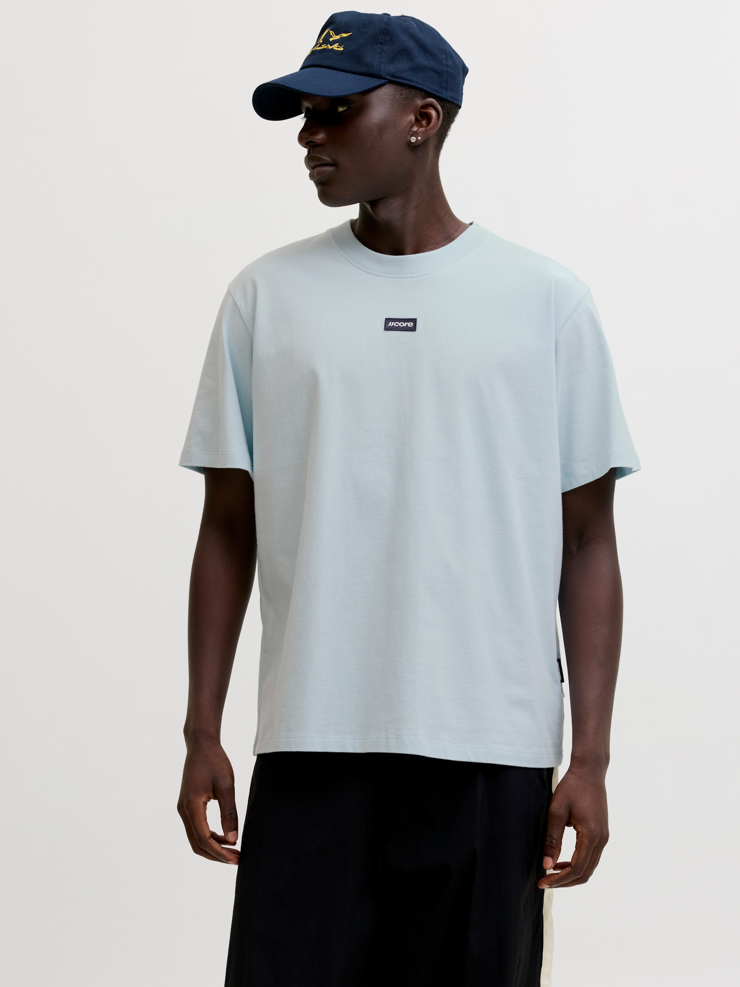 Image of Jack & Jones T-Shirt "JCOCLUB BADGE TEE SS CREW NECK LN" mit Stickerei