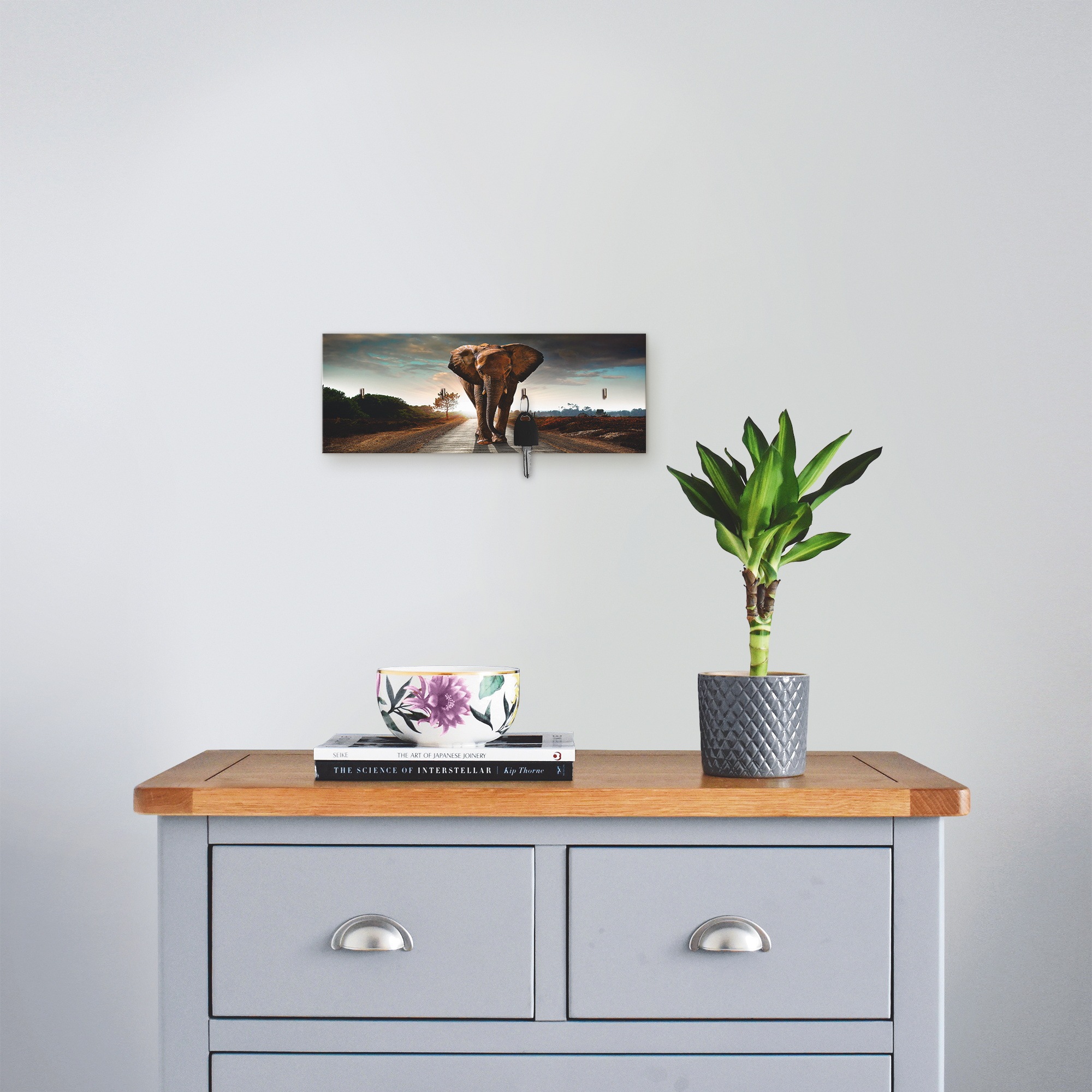 Image of Artland Hakenleiste »Ein Elefant läuft auf der Strasse«, aus Holz mit 4 Schlüsselhaken – Schlüsselboard, Schlüsselbretter, Schlüsselhalter, Schlüsselaufhänger für den Flur – Stil: Modern bei Ackermann Versand Schweiz