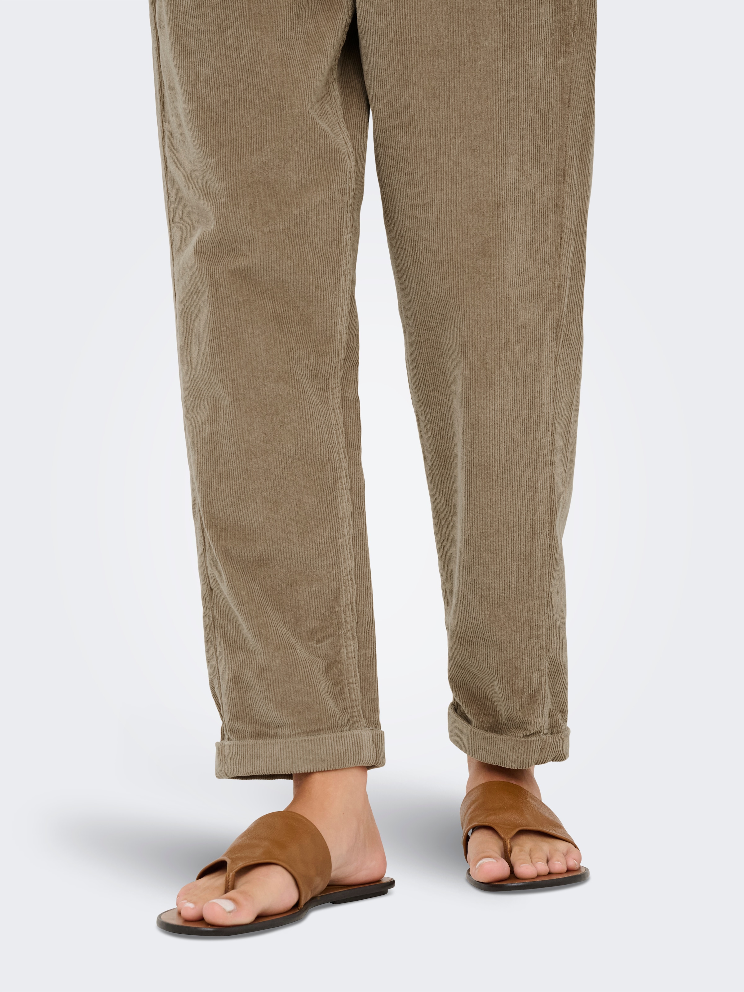 ONLY »ONLFLORA MW ELA CORD CAROT PANT PNT NOOS«  Baumwollmischung, Cord, Karottenform