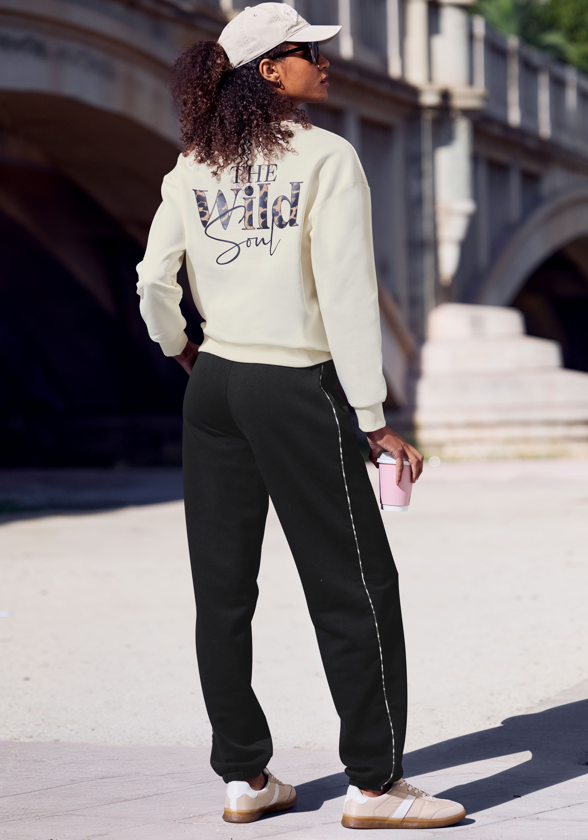 Buffalo Sweatshirt »Loungesweater«, mit tollen Druck auf dem Rücken, Home- und Loungewear
