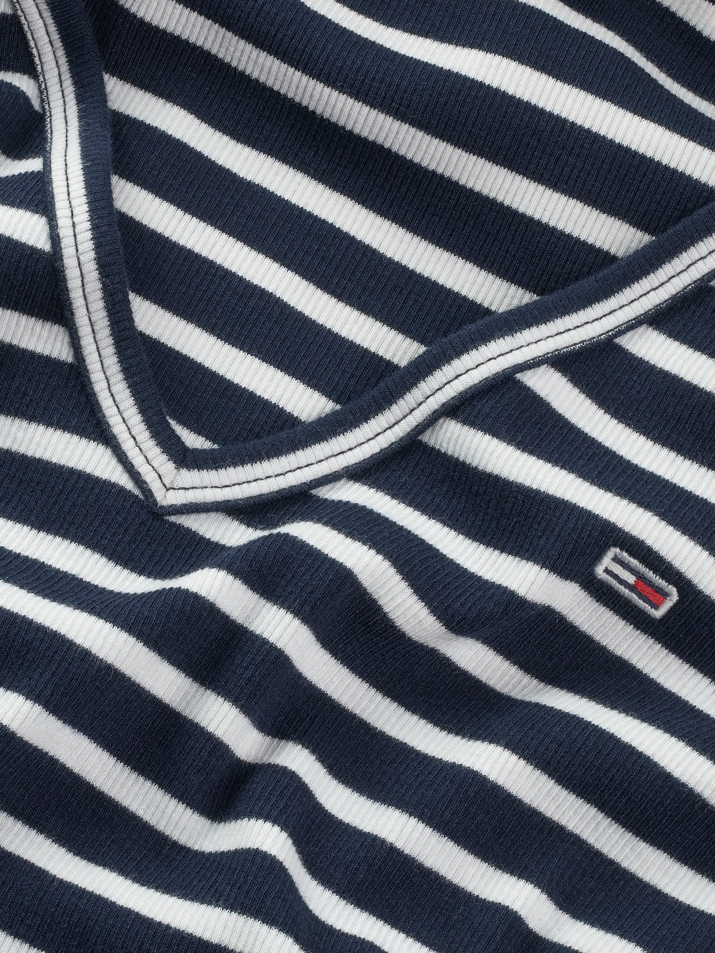 Tommy Jeans Kurzarmshirt »TJW SLIM ESSENTIAL RIB V SS«, in gerippter Struktur