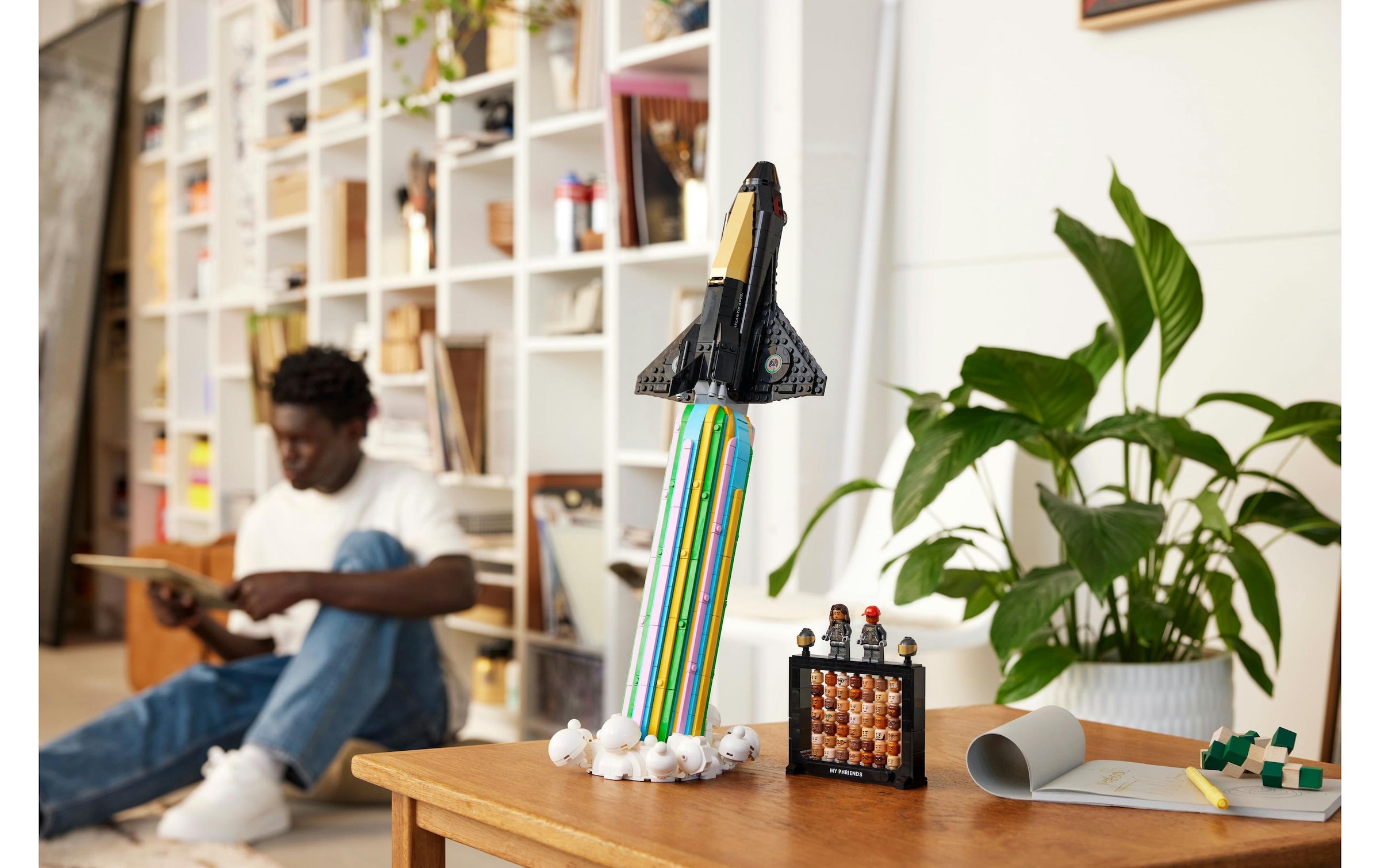 LEGO® Briques de jeu »Über dem Mond mit Pharrell Williams«