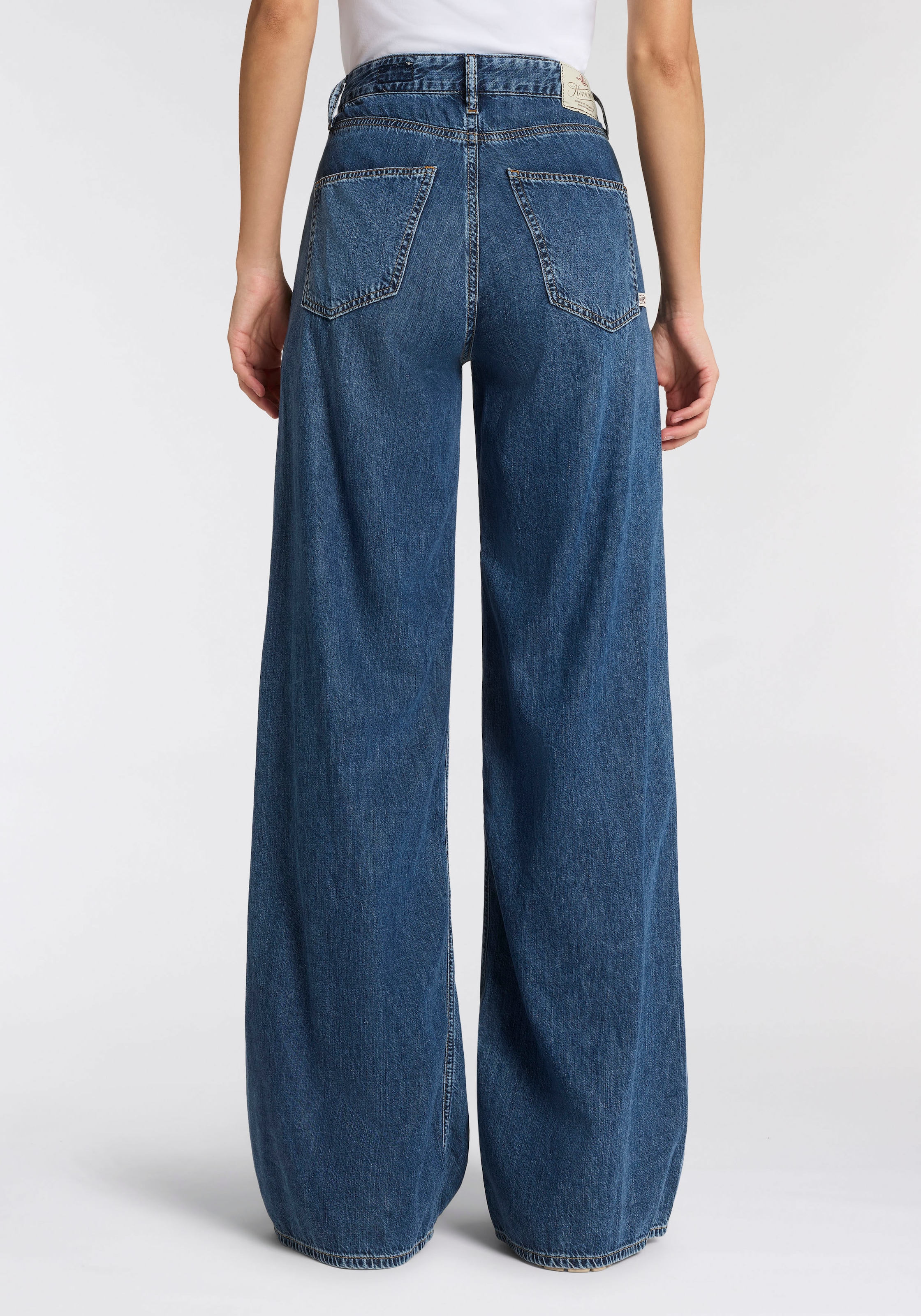 Herrlicher Jeans à 5 poches »Mäze Flared Denim Light« mit asymmetrischem Bund