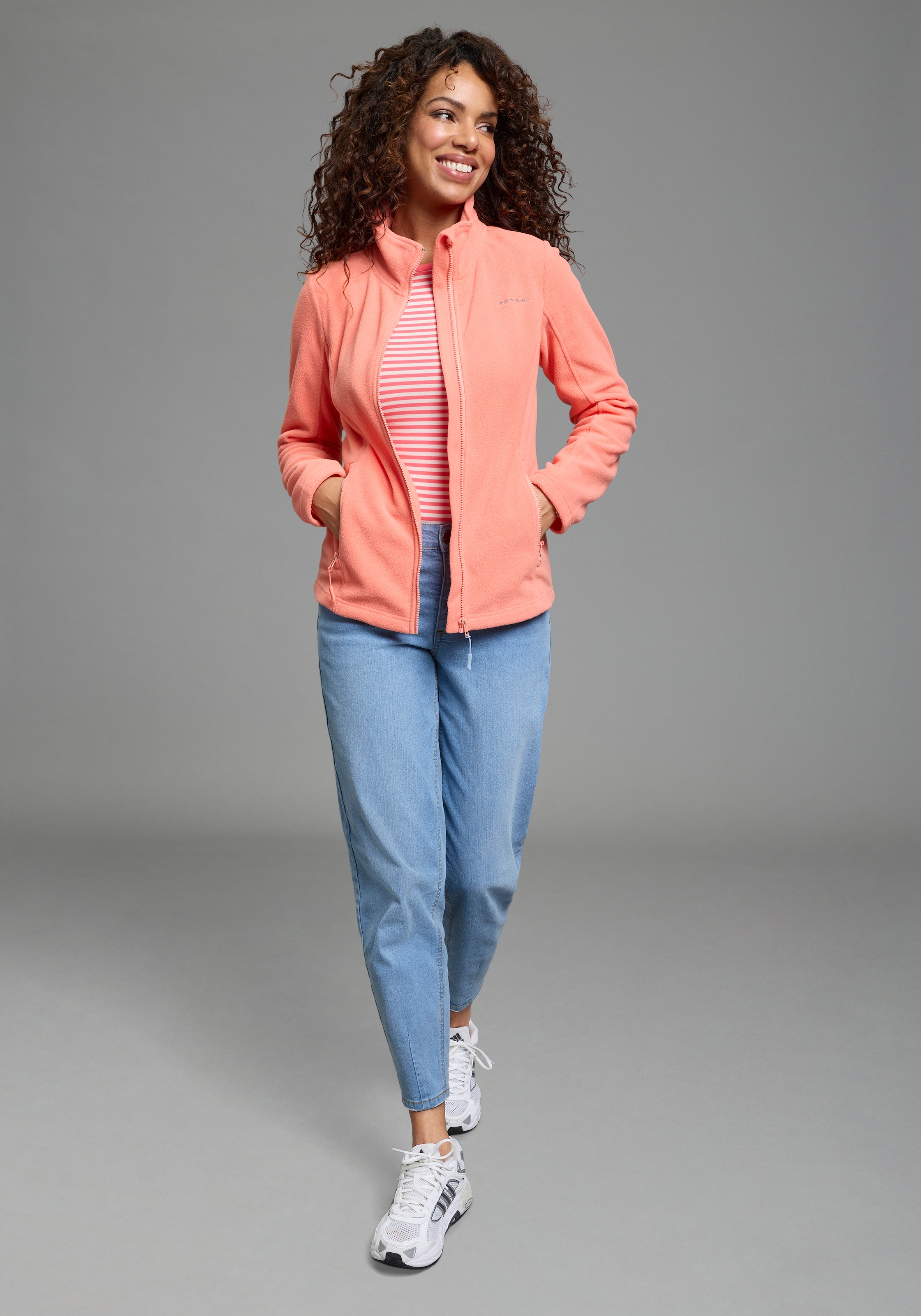 Ocean Sportswear Veste polaire aus weichem Fleece-Material, unifarben, mit Logostickerei