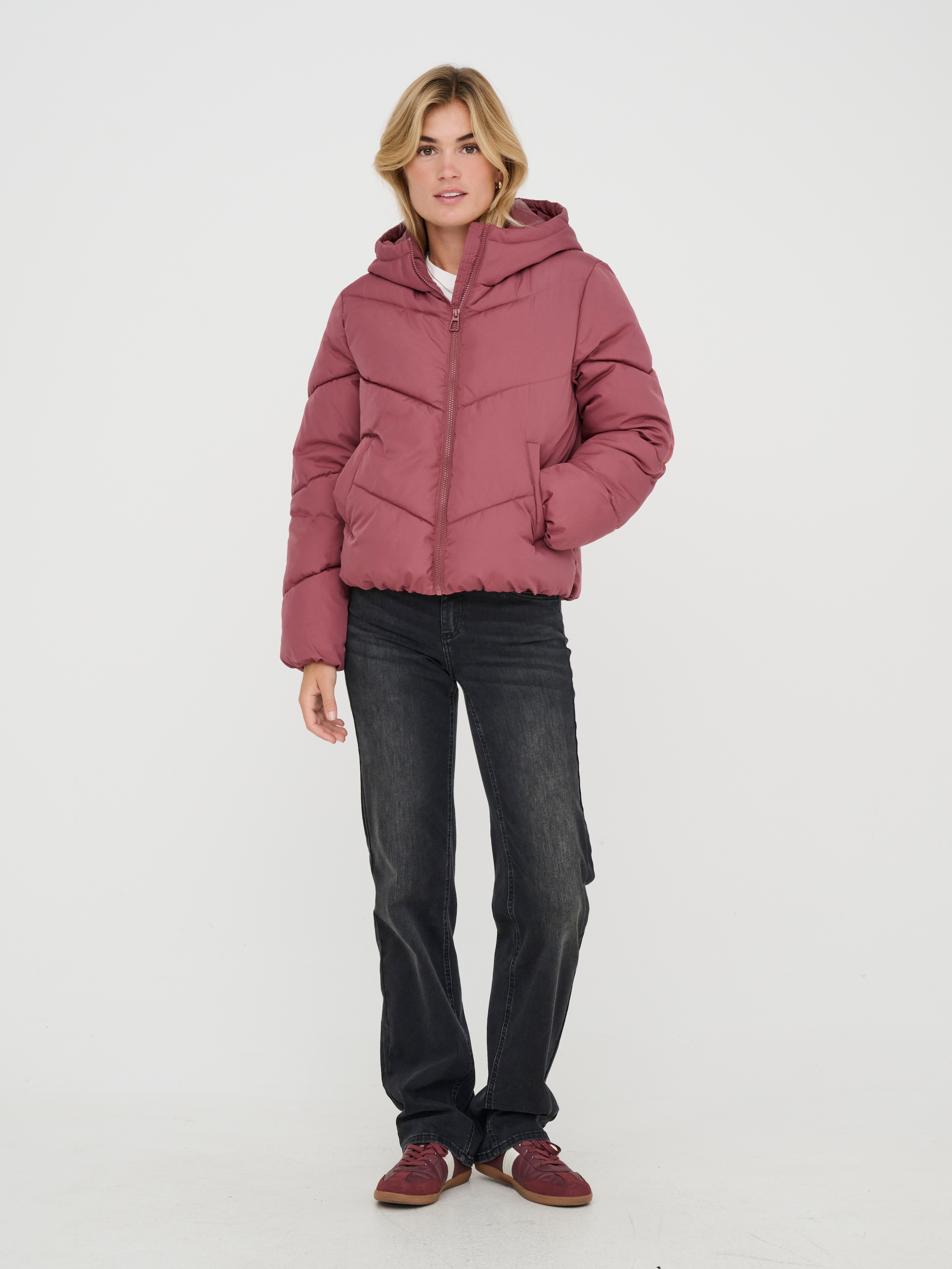 ONLY Veste matelassée »ONAGNETE  PUFFER HOOD JACKET OTW ZL« mit Kapuze